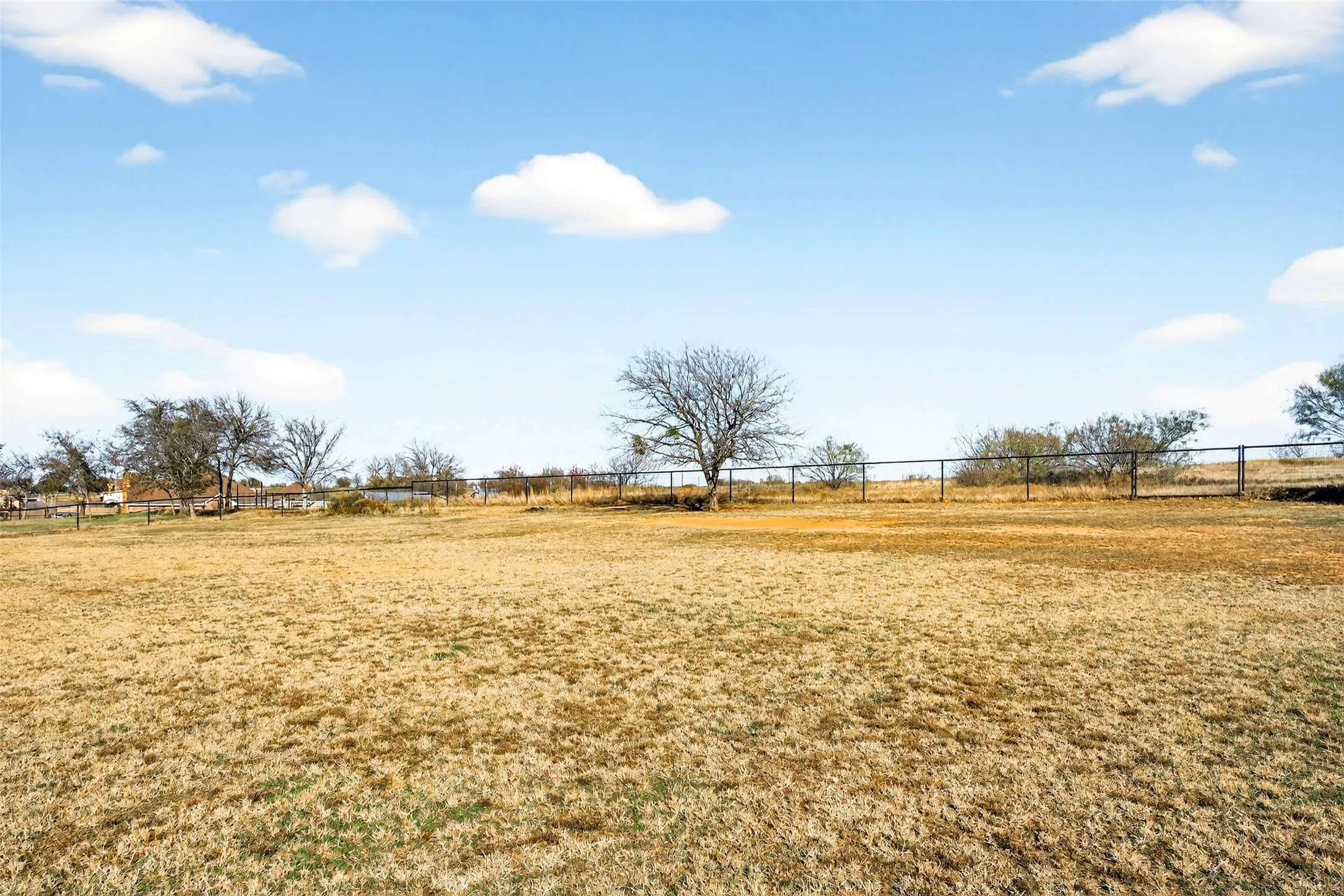 Single Family Residence For Sale in Wise County , 1081 County Road 3591, Paradise, Texas 76073, 4 Bedroom, 3 Bathroom, 2 Garage spaces, 2,742 Sqft, built in 2017, Preowned, mls#21144582, Real Estate Agent in Paradise, Homes For Sale in Wise county, Homes For Sale in Paradise, Realtor in Paradise Texas, Real Estate Brokerage Independent Realty Texas, Luminita Cordes Realtor
