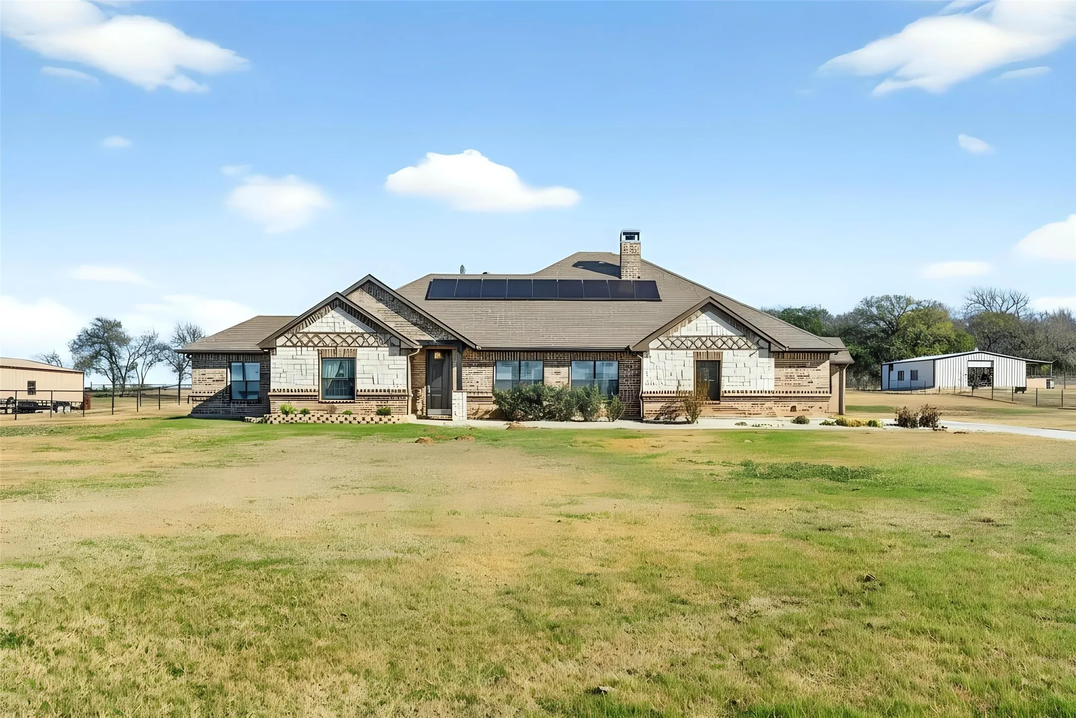 Single Family Residence For Sale in Wise County , 1081 County Road 3591, Paradise, Texas 76073, 4 Bedroom, 3 Bathroom, 2 Garage spaces, 2,742 Sqft, built in 2017, Preowned, mls#21144582, Real Estate Agent in Paradise, Homes For Sale in Wise county, Homes For Sale in Paradise, Realtor in Paradise Texas, Real Estate Brokerage Independent Realty Texas, Luminita Cordes Realtor