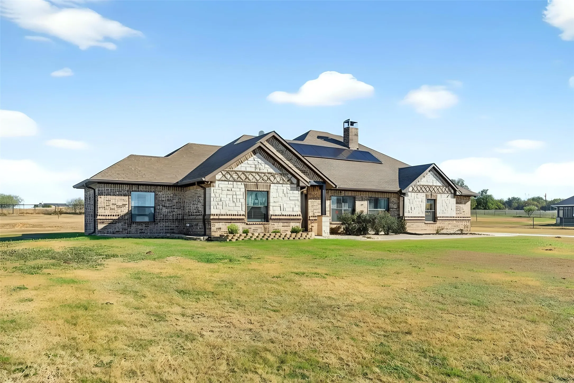 Single Family Residence For Sale in Wise County , 1081 County Road 3591, Paradise, Texas 76073, 4 Bedroom, 3 Bathroom, 2 Garage spaces, 2,742 Sqft, built in 2017, Preowned, mls#21144582, Real Estate Agent in Paradise, Homes For Sale in Wise county, Homes For Sale in Paradise, Realtor in Paradise Texas, Real Estate Brokerage Independent Realty Texas, Luminita Cordes Realtor