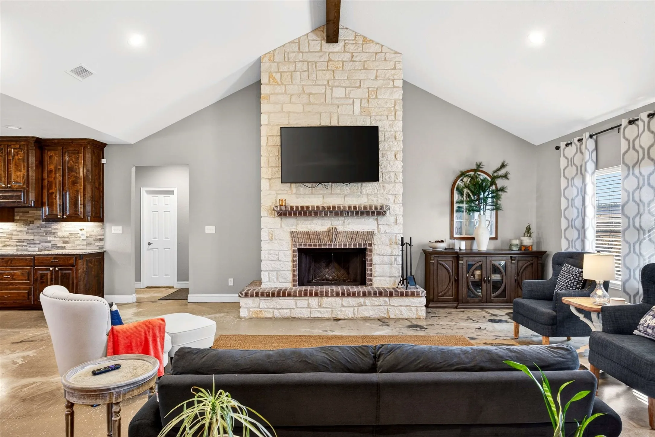 Single Family Residence For Sale in Wise County , 1081 County Road 3591, Paradise, Texas 76073, 4 Bedroom, 3 Bathroom, 2 Garage spaces, 2,742 Sqft, built in 2017, Preowned, mls#21144582, Real Estate Agent in Paradise, Homes For Sale in Wise county, Homes For Sale in Paradise, Realtor in Paradise Texas, Real Estate Brokerage Independent Realty Texas, Luminita Cordes Realtor