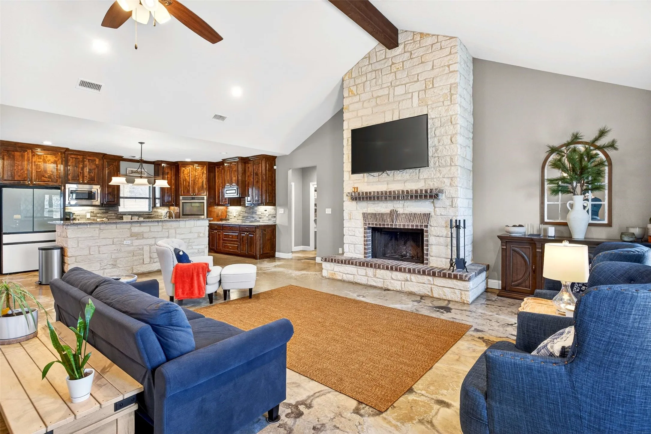 Single Family Residence For Sale in Wise County , 1081 County Road 3591, Paradise, Texas 76073, 4 Bedroom, 3 Bathroom, 2 Garage spaces, 2,742 Sqft, built in 2017, Preowned, mls#21144582, Real Estate Agent in Paradise, Homes For Sale in Wise county, Homes For Sale in Paradise, Realtor in Paradise Texas, Real Estate Brokerage Independent Realty Texas, Luminita Cordes Realtor