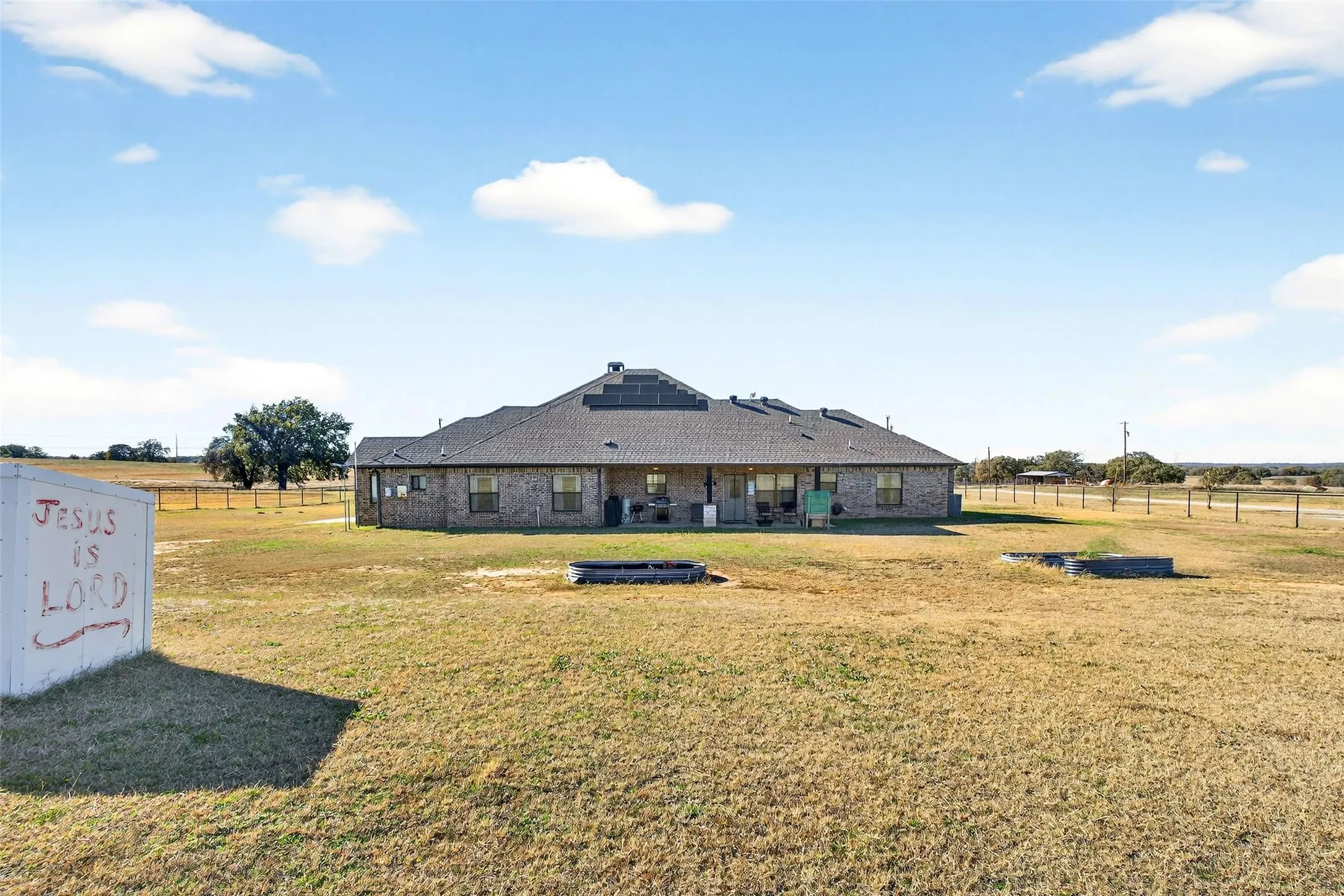 Single Family Residence For Sale in Wise County , 1081 County Road 3591, Paradise, Texas 76073, 4 Bedroom, 3 Bathroom, 2 Garage spaces, 2,742 Sqft, built in 2017, Preowned, mls#21144582, Real Estate Agent in Paradise, Homes For Sale in Wise county, Homes For Sale in Paradise, Realtor in Paradise Texas, Real Estate Brokerage Independent Realty Texas, Luminita Cordes Realtor