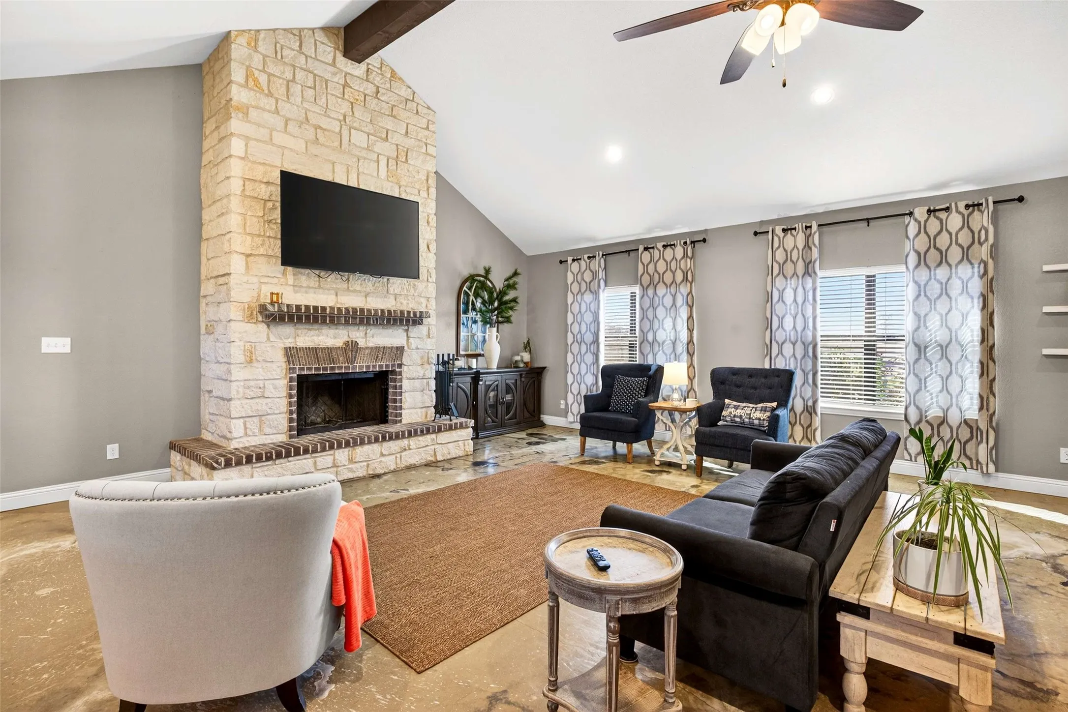 Single Family Residence For Sale in Wise County , 1081 County Road 3591, Paradise, Texas 76073, 4 Bedroom, 3 Bathroom, 2 Garage spaces, 2,742 Sqft, built in 2017, Preowned, mls#21144582, Real Estate Agent in Paradise, Homes For Sale in Wise county, Homes For Sale in Paradise, Realtor in Paradise Texas, Real Estate Brokerage Independent Realty Texas, Luminita Cordes Realtor