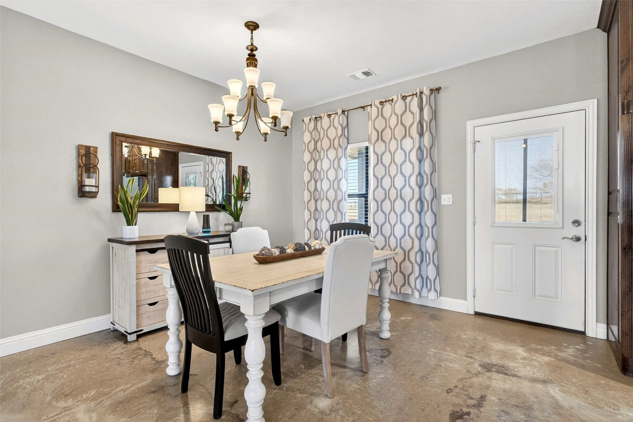 Single Family Residence For Sale in Wise County , 1081 County Road 3591, Paradise, Texas 76073, 4 Bedroom, 3 Bathroom, 2 Garage spaces, 2,742 Sqft, built in 2017, Preowned, mls#21144582, Real Estate Agent in Paradise, Homes For Sale in Wise county, Homes For Sale in Paradise, Realtor in Paradise Texas, Real Estate Brokerage Independent Realty Texas, Luminita Cordes Realtor