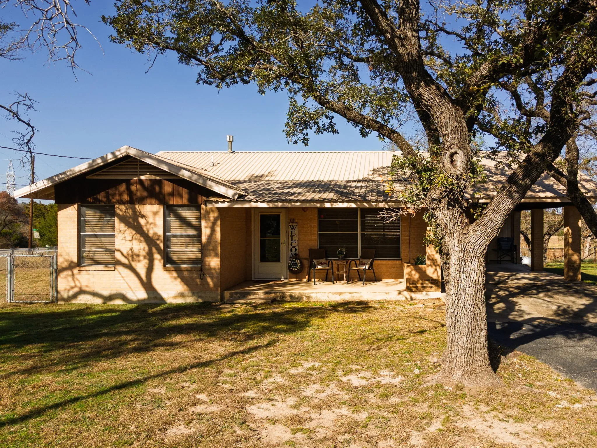 Single Family Residence For Sale in Lampasas County , 1003 N Ridge St, Lampasas, Texas 76550, 4 Bedrooms, 3 Bathrooms, Garage spaces, 2,559 Sqft, built in 1943, Price $429,900, mls#21146143, Real Estate Agent in Lampasas, Homes For Sale in Lampasas county, Homes For Sale in Lampasas, Realtor in Lampasas Texas, Real Estate Brokerage Independent Realty Texas, Luminita Cordes Realtor
