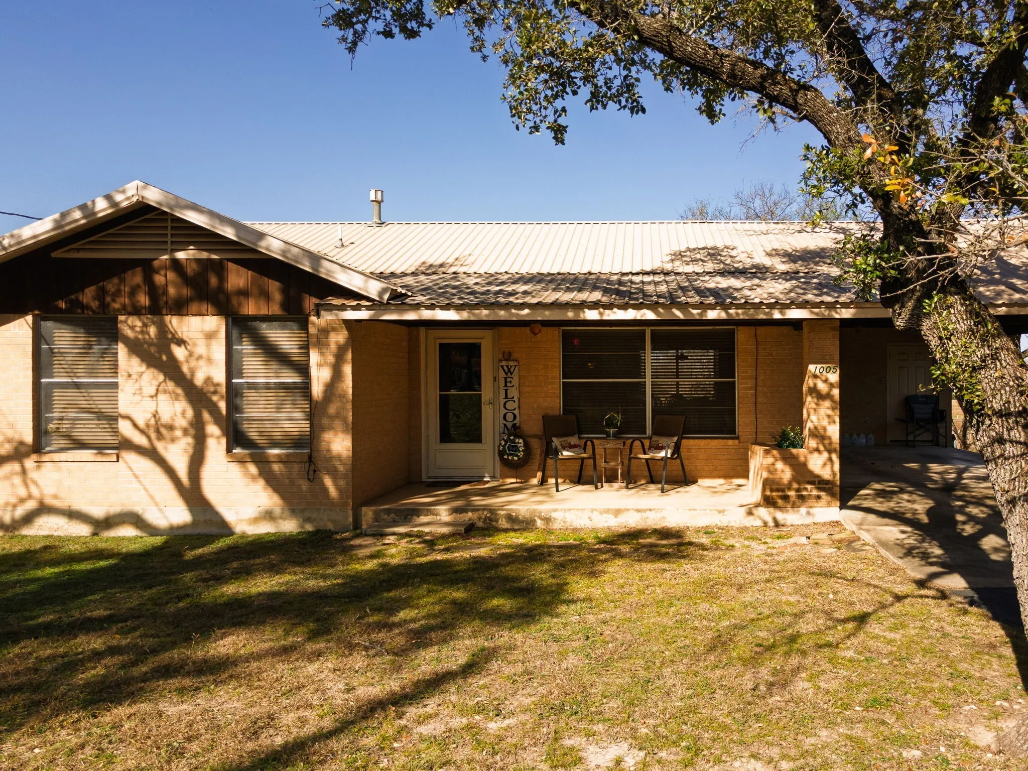 Single Family Residence For Sale in Lampasas County , 1003 N Ridge St, Lampasas, Texas 76550, 4 Bedrooms, 3 Bathrooms, Garage spaces, 2,559 Sqft, built in 1943, Price $429,900, mls#21146143, Real Estate Agent in Lampasas, Homes For Sale in Lampasas county, Homes For Sale in Lampasas, Realtor in Lampasas Texas, Real Estate Brokerage Independent Realty Texas, Luminita Cordes Realtor