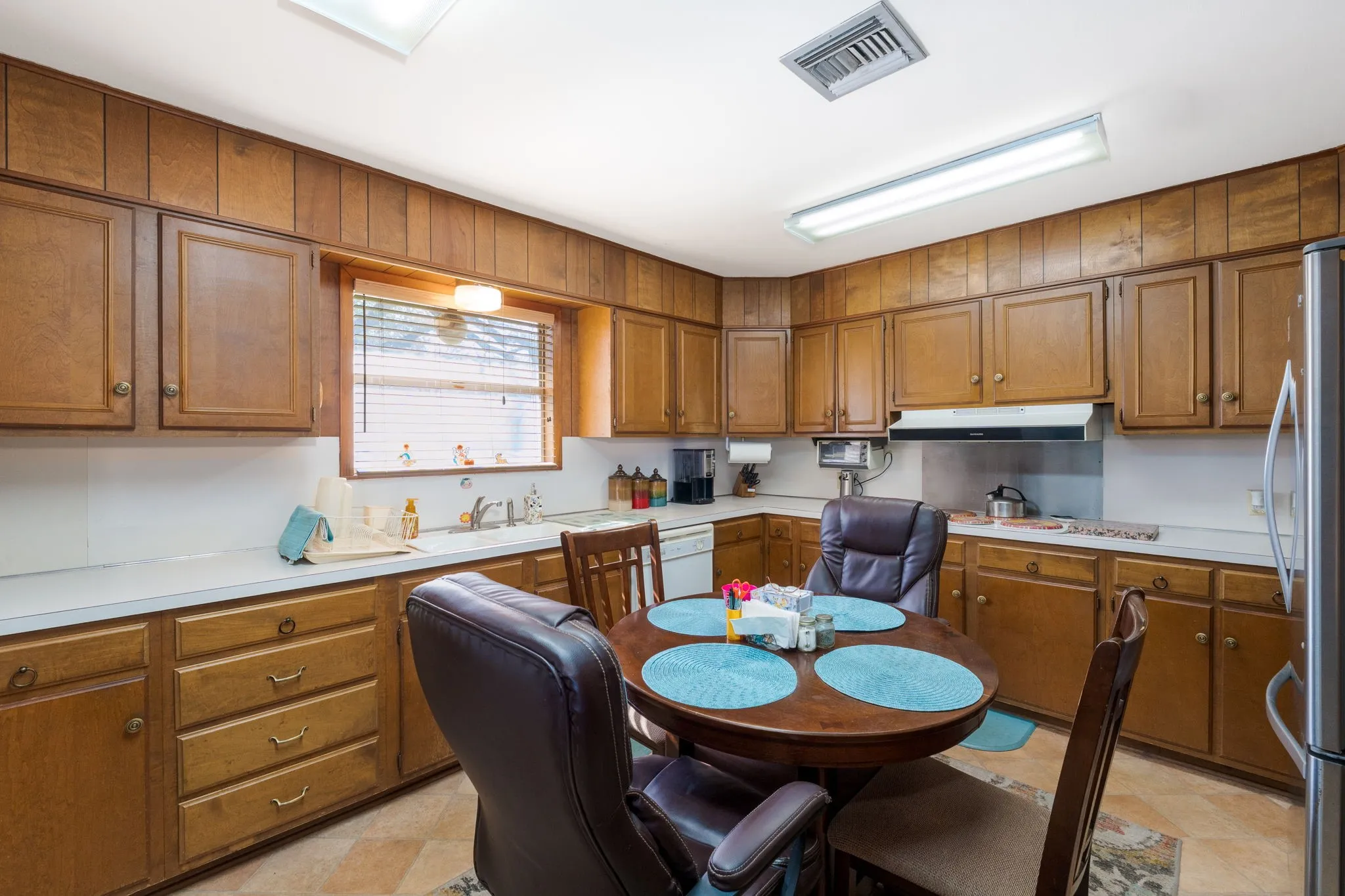 Single Family Residence For Sale in Lampasas County , 1003 N Ridge St, Lampasas, Texas 76550, 4 Bedrooms, 3 Bathrooms, Garage spaces, 2,559 Sqft, built in 1943, Price $429,900, mls#21146143, Real Estate Agent in Lampasas, Homes For Sale in Lampasas county, Homes For Sale in Lampasas, Realtor in Lampasas Texas, Real Estate Brokerage Independent Realty Texas, Luminita Cordes Realtor