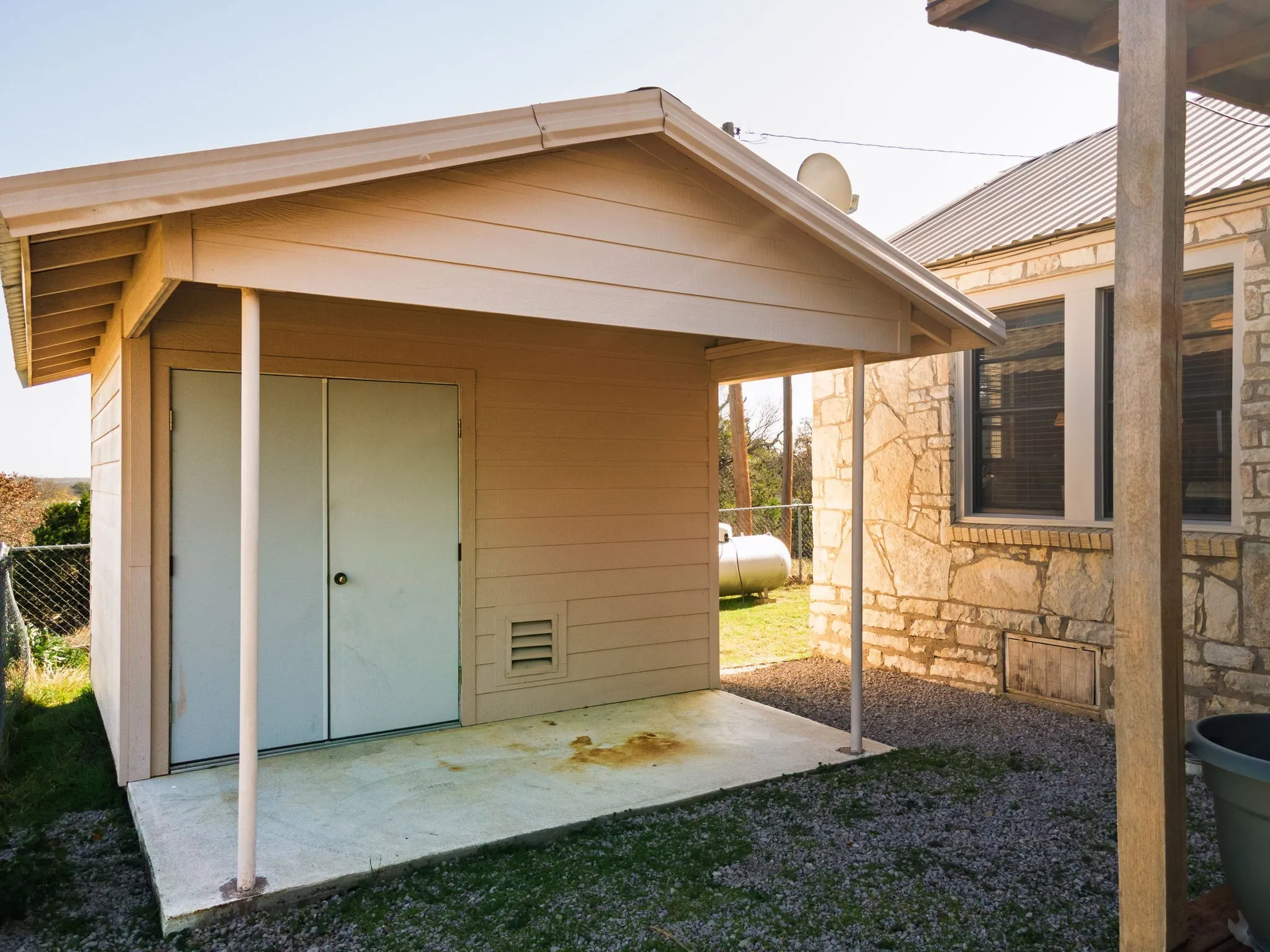 Single Family Residence For Sale in Lampasas County , 1003 N Ridge St, Lampasas, Texas 76550, 4 Bedrooms, 3 Bathrooms, Garage spaces, 2,559 Sqft, built in 1943, Price $429,900, mls#21146143, Real Estate Agent in Lampasas, Homes For Sale in Lampasas county, Homes For Sale in Lampasas, Realtor in Lampasas Texas, Real Estate Brokerage Independent Realty Texas, Luminita Cordes Realtor