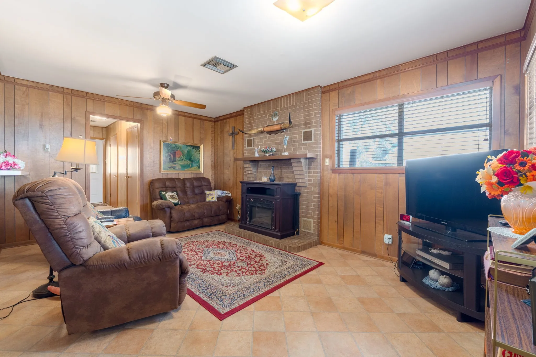 Single Family Residence For Sale in Lampasas County , 1003 N Ridge St, Lampasas, Texas 76550, 4 Bedrooms, 3 Bathrooms, Garage spaces, 2,559 Sqft, built in 1943, Price $429,900, mls#21146143, Real Estate Agent in Lampasas, Homes For Sale in Lampasas county, Homes For Sale in Lampasas, Realtor in Lampasas Texas, Real Estate Brokerage Independent Realty Texas, Luminita Cordes Realtor