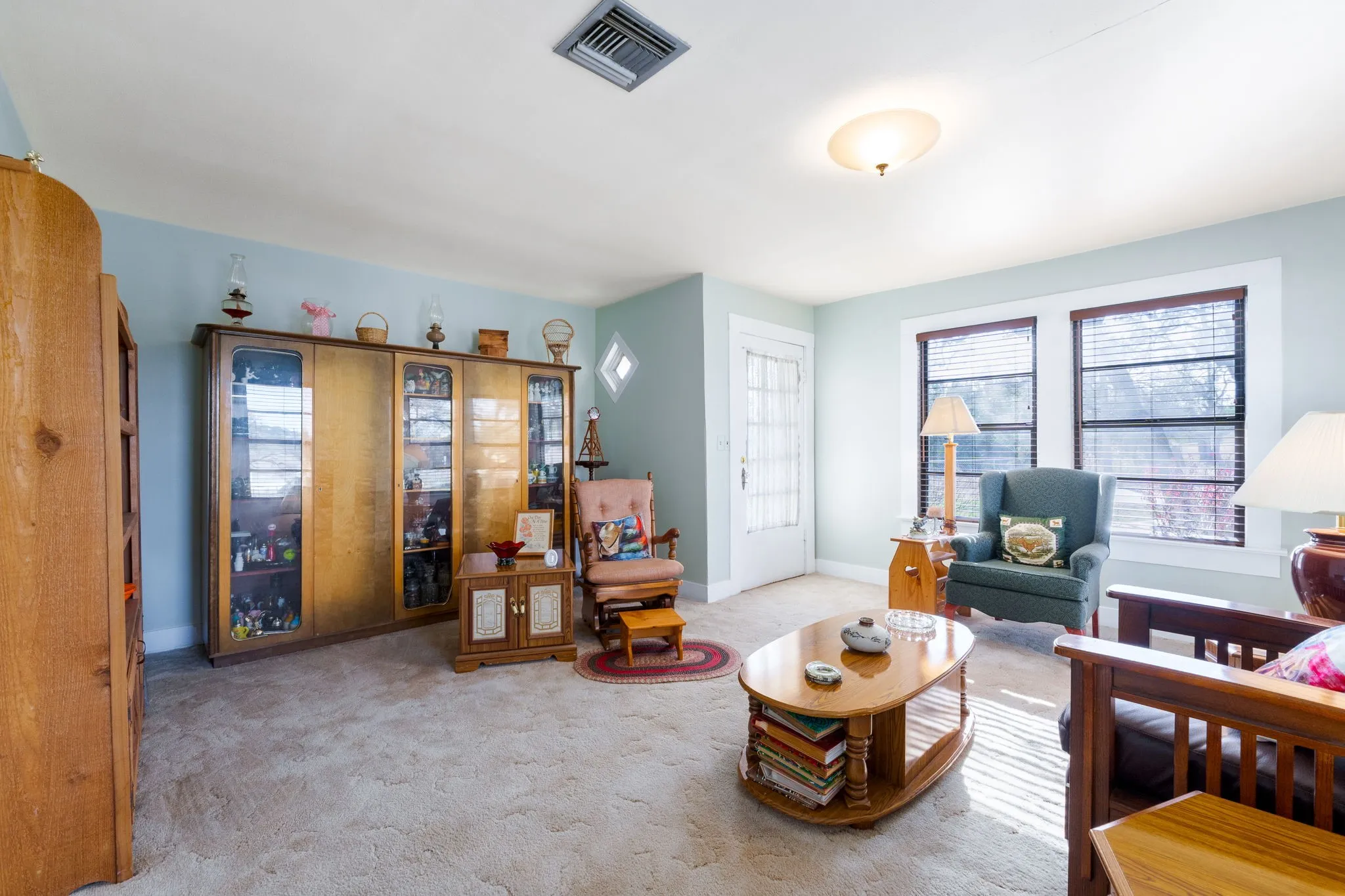 Single Family Residence For Sale in Lampasas County , 1003 N Ridge St, Lampasas, Texas 76550, 4 Bedrooms, 3 Bathrooms, Garage spaces, 2,559 Sqft, built in 1943, Price $429,900, mls#21146143, Real Estate Agent in Lampasas, Homes For Sale in Lampasas county, Homes For Sale in Lampasas, Realtor in Lampasas Texas, Real Estate Brokerage Independent Realty Texas, Luminita Cordes Realtor