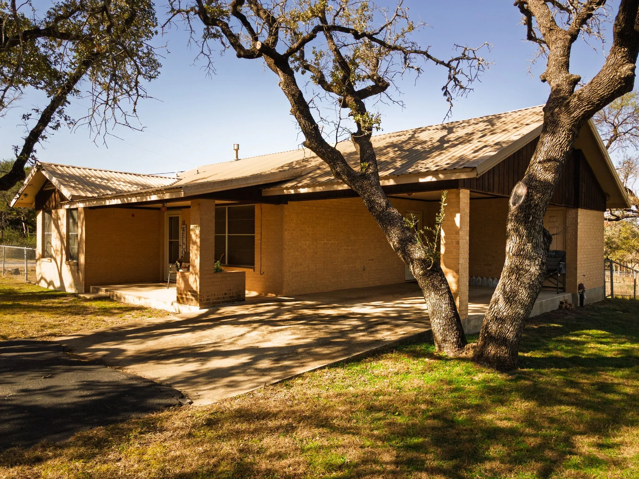 Single Family Residence For Sale in Lampasas County , 1003 N Ridge St, Lampasas, Texas 76550, 4 Bedrooms, 3 Bathrooms, Garage spaces, 2,559 Sqft, built in 1943, Price $429,900, mls#21146143, Real Estate Agent in Lampasas, Homes For Sale in Lampasas county, Homes For Sale in Lampasas, Realtor in Lampasas Texas, Real Estate Brokerage Independent Realty Texas, Luminita Cordes Realtor