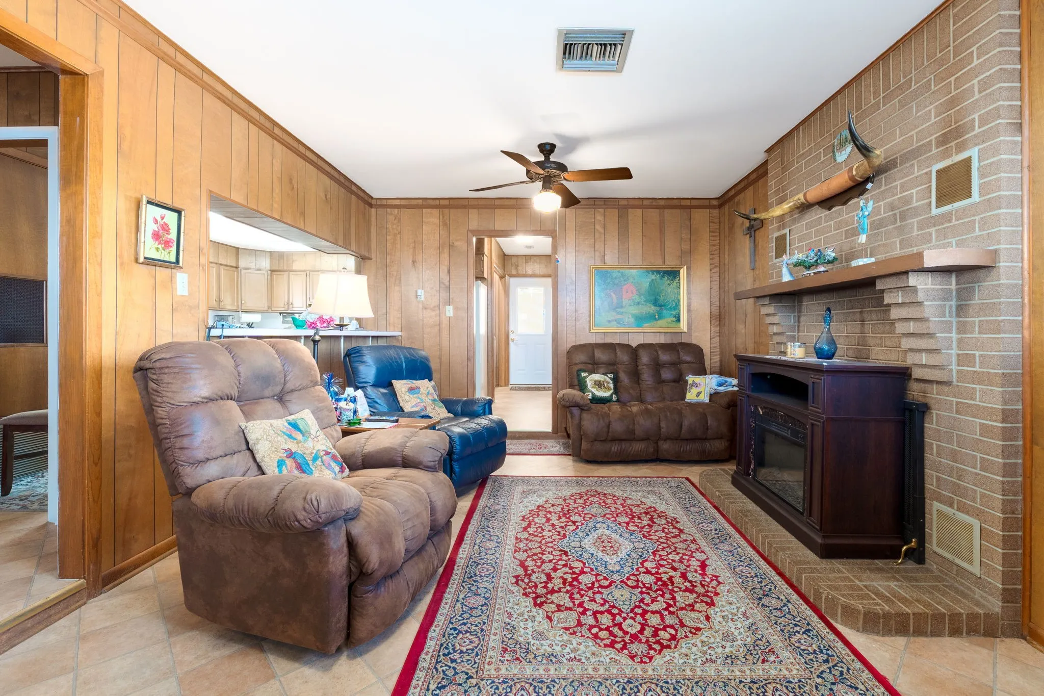 Single Family Residence For Sale in Lampasas County , 1003 N Ridge St, Lampasas, Texas 76550, 4 Bedrooms, 3 Bathrooms, Garage spaces, 2,559 Sqft, built in 1943, Price $429,900, mls#21146143, Real Estate Agent in Lampasas, Homes For Sale in Lampasas county, Homes For Sale in Lampasas, Realtor in Lampasas Texas, Real Estate Brokerage Independent Realty Texas, Luminita Cordes Realtor