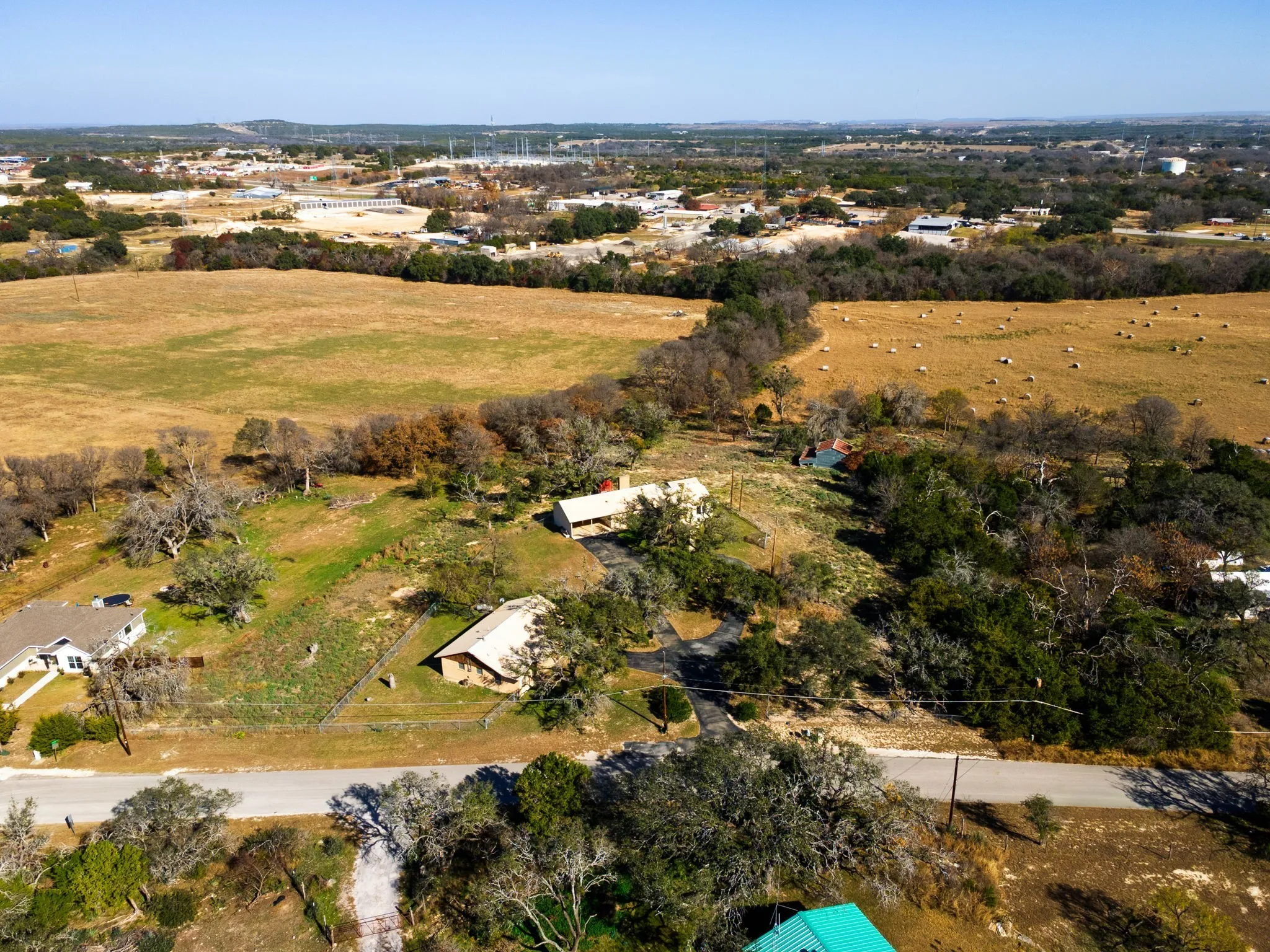 Single Family Residence For Sale in Lampasas County , 1003 N Ridge St, Lampasas, Texas 76550, 4 Bedrooms, 3 Bathrooms, Garage spaces, 2,559 Sqft, built in 1943, Price $429,900, mls#21146143, Real Estate Agent in Lampasas, Homes For Sale in Lampasas county, Homes For Sale in Lampasas, Realtor in Lampasas Texas, Real Estate Brokerage Independent Realty Texas, Luminita Cordes Realtor