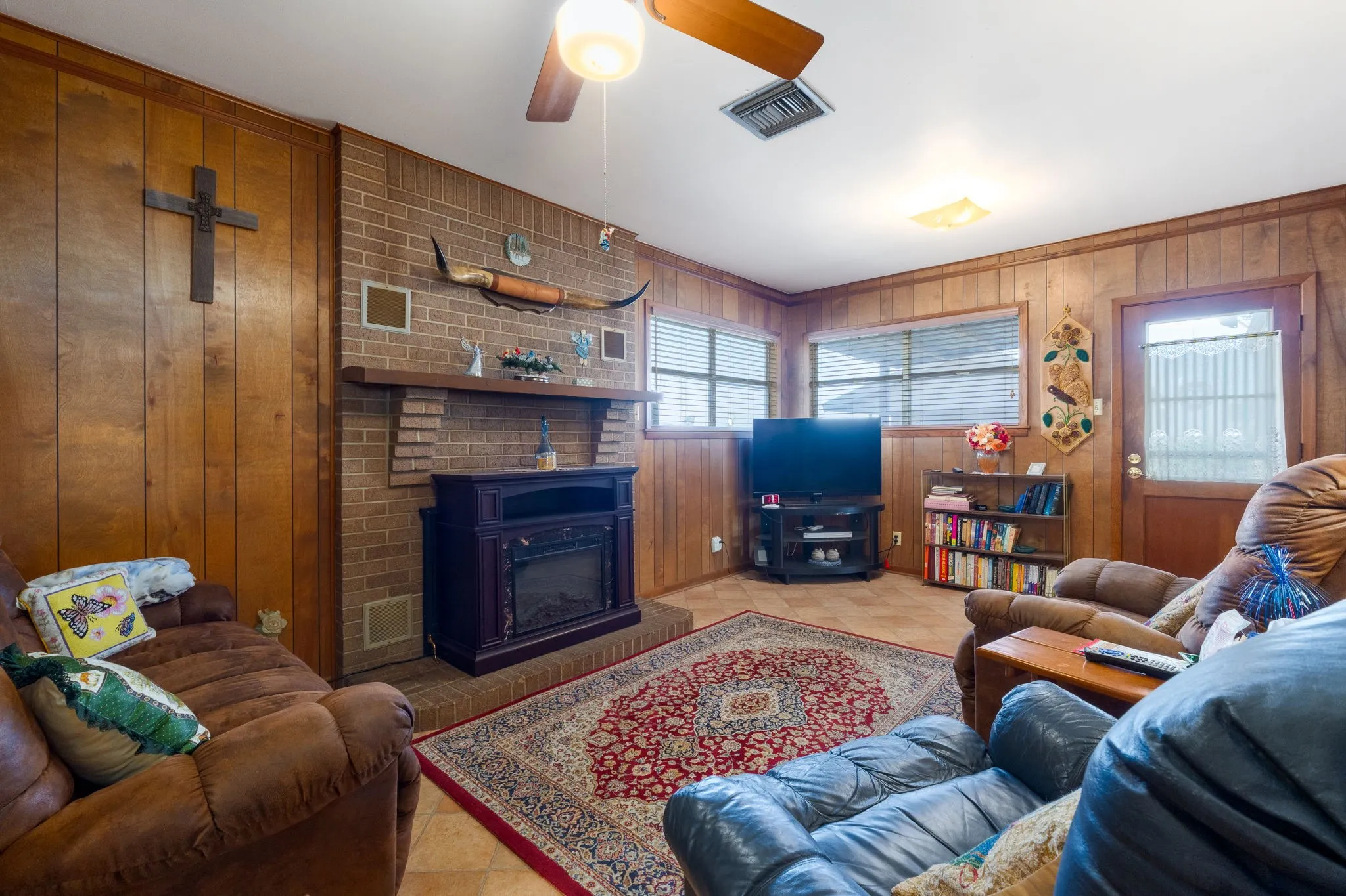 Single Family Residence For Sale in Lampasas County , 1003 N Ridge St, Lampasas, Texas 76550, 4 Bedrooms, 3 Bathrooms, Garage spaces, 2,559 Sqft, built in 1943, Price $429,900, mls#21146143, Real Estate Agent in Lampasas, Homes For Sale in Lampasas county, Homes For Sale in Lampasas, Realtor in Lampasas Texas, Real Estate Brokerage Independent Realty Texas, Luminita Cordes Realtor