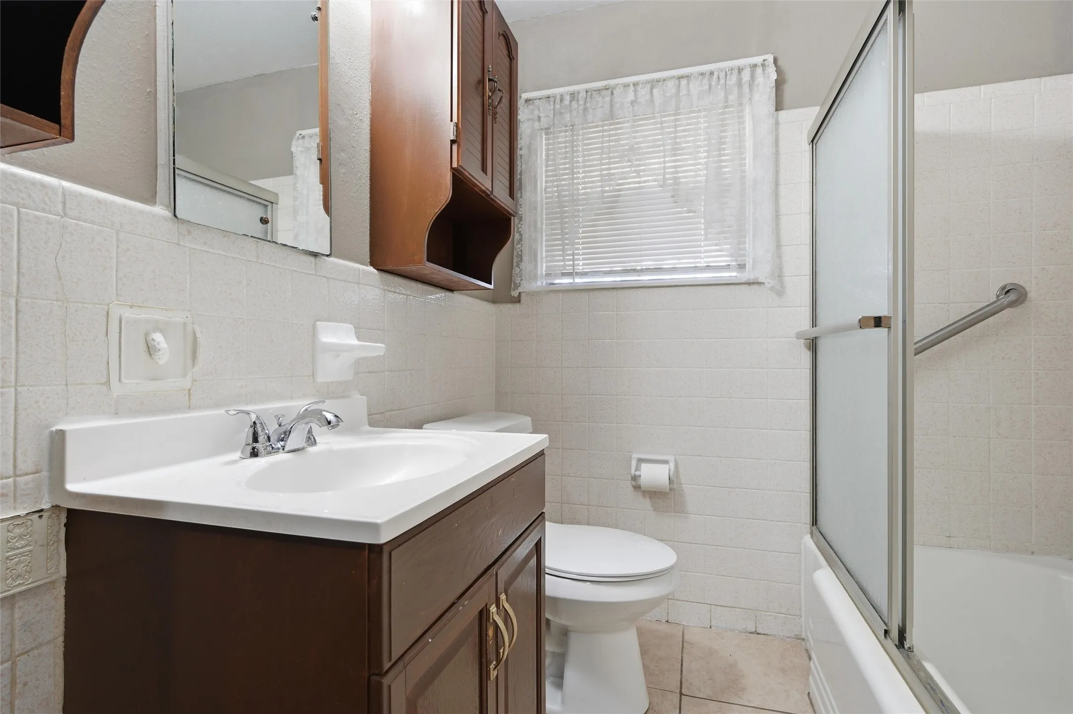 Single Family Residence For Sale in Mc Lennan County , 3820 Hiland Drive, Beverly Hills, Texas 76711, 2 Bedroom, 1 Bathroom, 1 Garage spaces, 1,020 Sqft, built in 1955, mls#21146223, Real Estate Agent in Beverly Hills, Homes For Sale in Mc Lennan county, Homes For Sale in Beverly Hills, Realtor in Beverly Hills Texas, Real Estate Brokerage Independent Realty Texas, Luminita Cordes Realtor