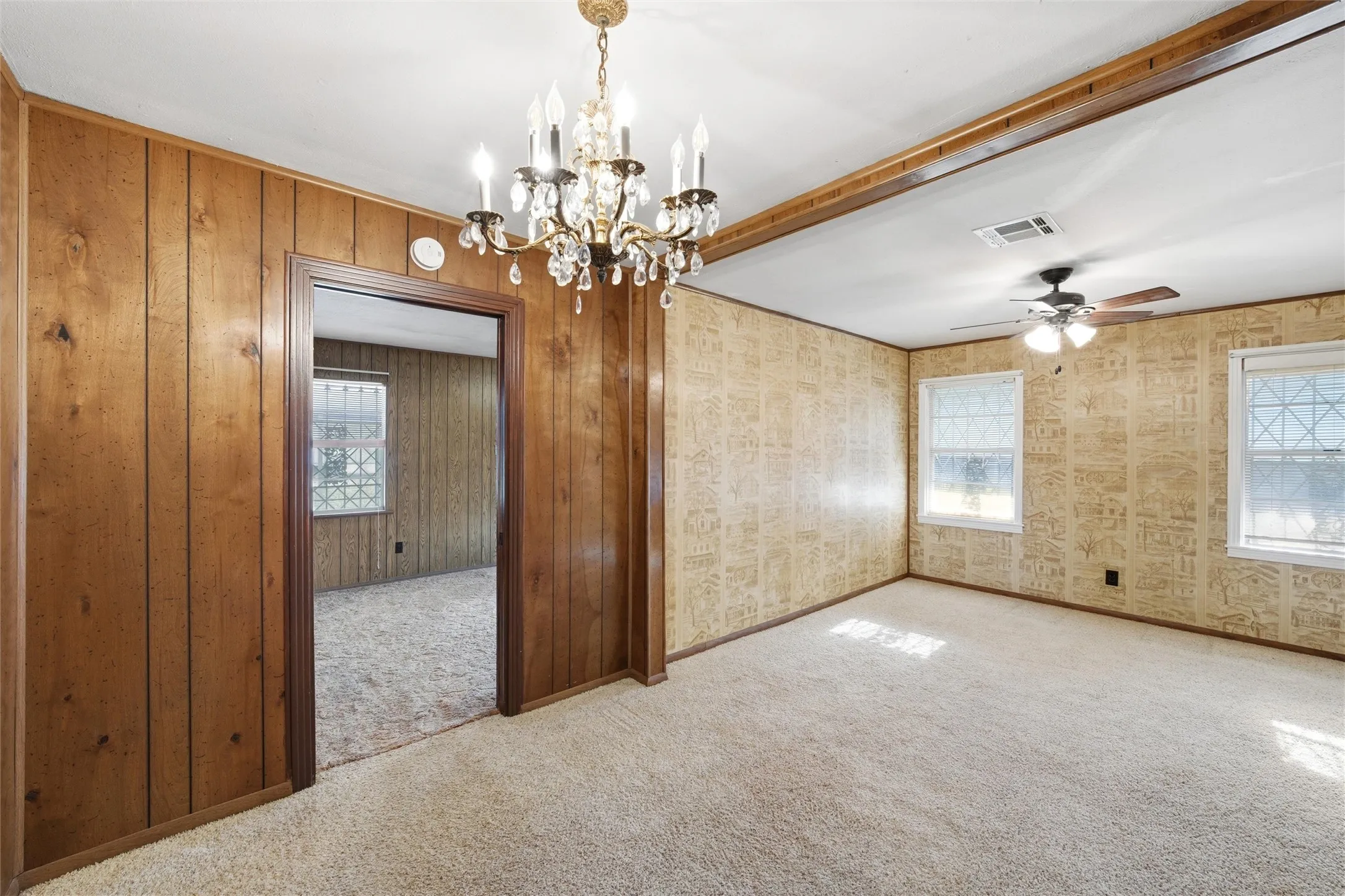 Single Family Residence For Sale in Mc Lennan County , 3820 Hiland Drive, Beverly Hills, Texas 76711, 2 Bedroom, 1 Bathroom, 1 Garage spaces, 1,020 Sqft, built in 1955, mls#21146223, Real Estate Agent in Beverly Hills, Homes For Sale in Mc Lennan county, Homes For Sale in Beverly Hills, Realtor in Beverly Hills Texas, Real Estate Brokerage Independent Realty Texas, Luminita Cordes Realtor