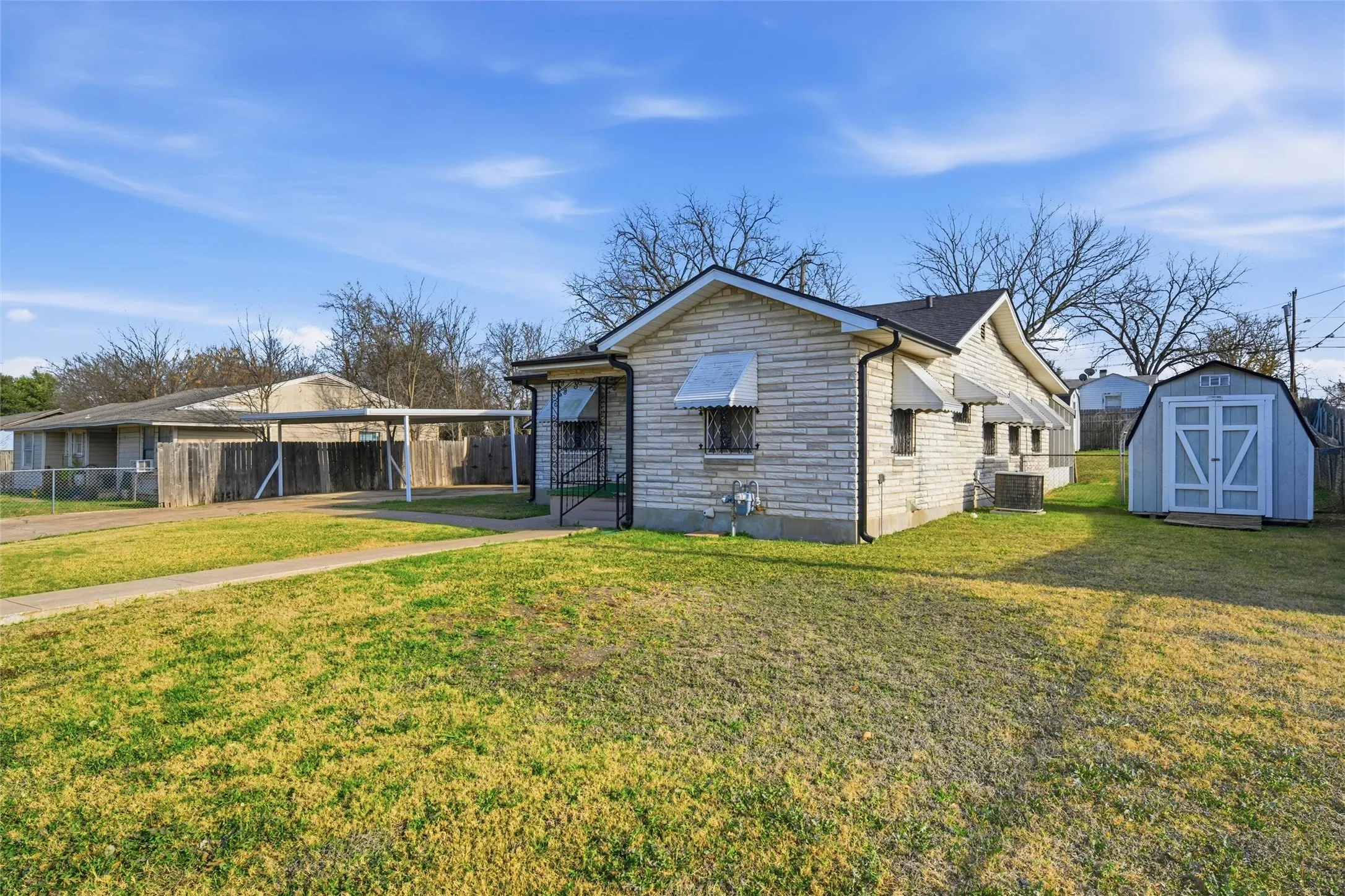 Single Family Residence For Sale in Mc Lennan County , 3820 Hiland Drive, Beverly Hills, Texas 76711, 2 Bedroom, 1 Bathroom, 1 Garage spaces, 1,020 Sqft, built in 1955, mls#21146223, Real Estate Agent in Beverly Hills, Homes For Sale in Mc Lennan county, Homes For Sale in Beverly Hills, Realtor in Beverly Hills Texas, Real Estate Brokerage Independent Realty Texas, Luminita Cordes Realtor