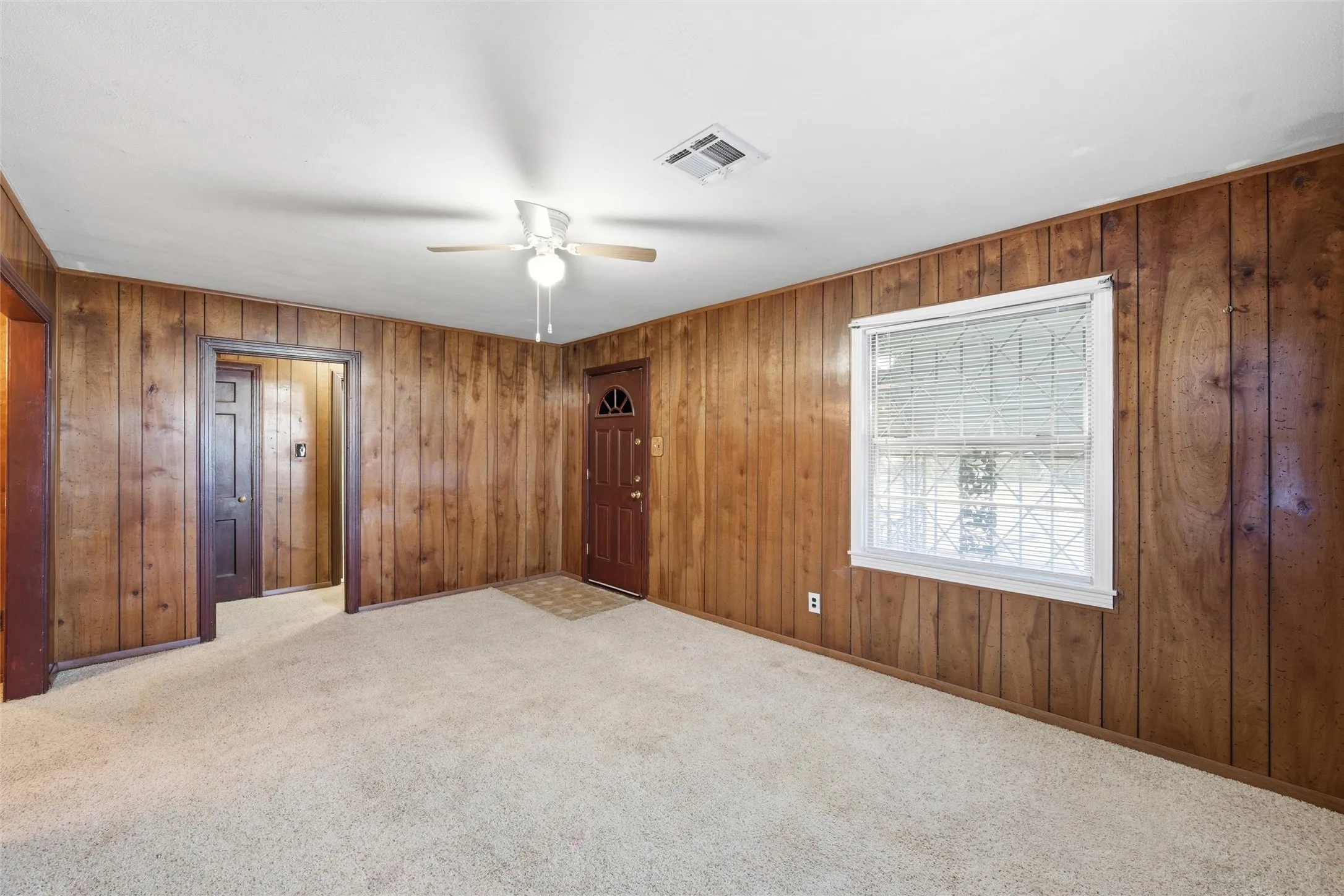 Single Family Residence For Sale in Mc Lennan County , 3820 Hiland Drive, Beverly Hills, Texas 76711, 2 Bedroom, 1 Bathroom, 1 Garage spaces, 1,020 Sqft, built in 1955, mls#21146223, Real Estate Agent in Beverly Hills, Homes For Sale in Mc Lennan county, Homes For Sale in Beverly Hills, Realtor in Beverly Hills Texas, Real Estate Brokerage Independent Realty Texas, Luminita Cordes Realtor