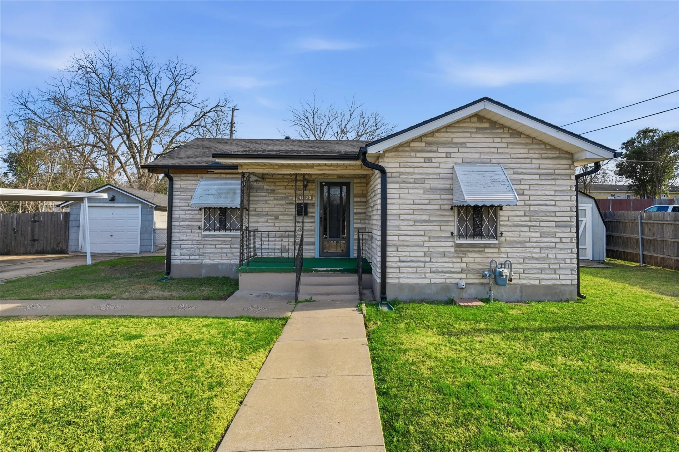 Single Family Residence For Sale in Mc Lennan County , 3820 Hiland Drive, Beverly Hills, Texas 76711, 2 Bedroom, 1 Bathroom, 1 Garage spaces, 1,020 Sqft, built in 1955, mls#21146223, Real Estate Agent in Beverly Hills, Homes For Sale in Mc Lennan county, Homes For Sale in Beverly Hills, Realtor in Beverly Hills Texas, Real Estate Brokerage Independent Realty Texas, Luminita Cordes Realtor