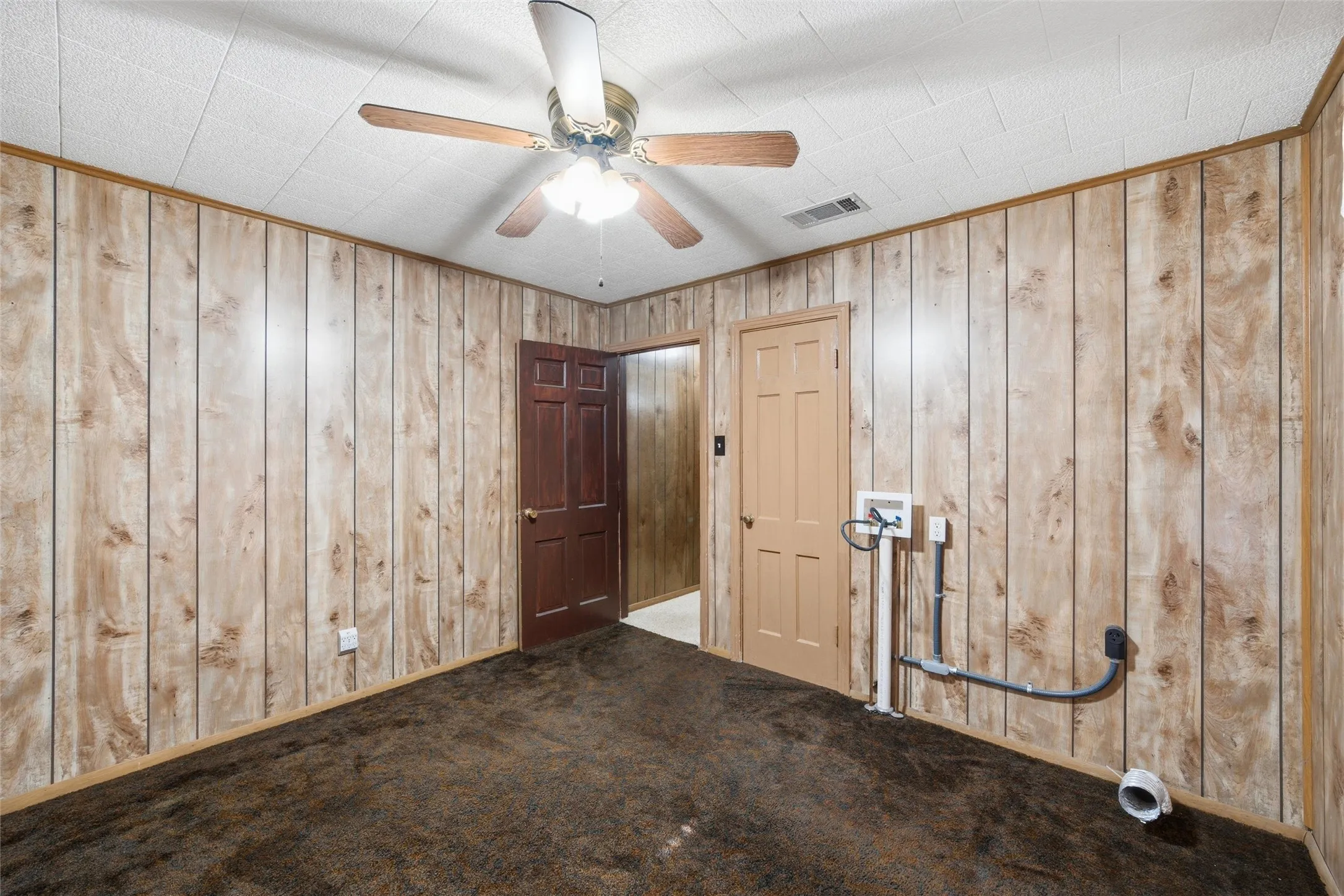 Single Family Residence For Sale in Mc Lennan County , 3820 Hiland Drive, Beverly Hills, Texas 76711, 2 Bedroom, 1 Bathroom, 1 Garage spaces, 1,020 Sqft, built in 1955, mls#21146223, Real Estate Agent in Beverly Hills, Homes For Sale in Mc Lennan county, Homes For Sale in Beverly Hills, Realtor in Beverly Hills Texas, Real Estate Brokerage Independent Realty Texas, Luminita Cordes Realtor