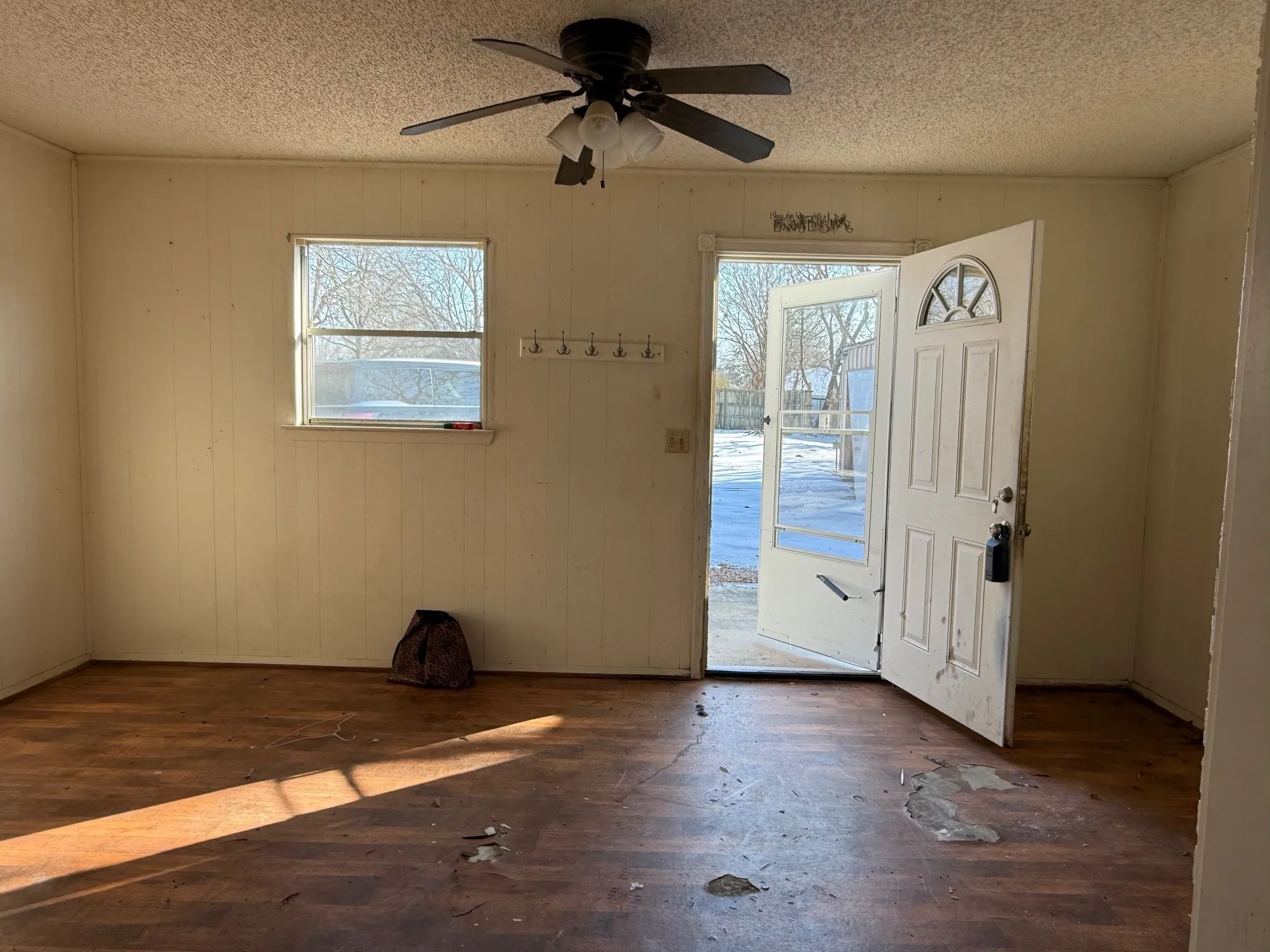 Single Family Residence For Sale in Lamar County , 1930 FM 195, Paris, Texas 75460, 5 Bedrooms, 2 Bathrooms, 3 Garage spaces, 2,000 Sqft, built in 0, Price $210,000, mls#21145984, Real Estate Agent in Paris, Homes For Sale in Lamar county, Homes For Sale in Paris, Realtor in Paris Texas, Real Estate Brokerage Independent Realty Texas, Luminita Cordes Realtor
