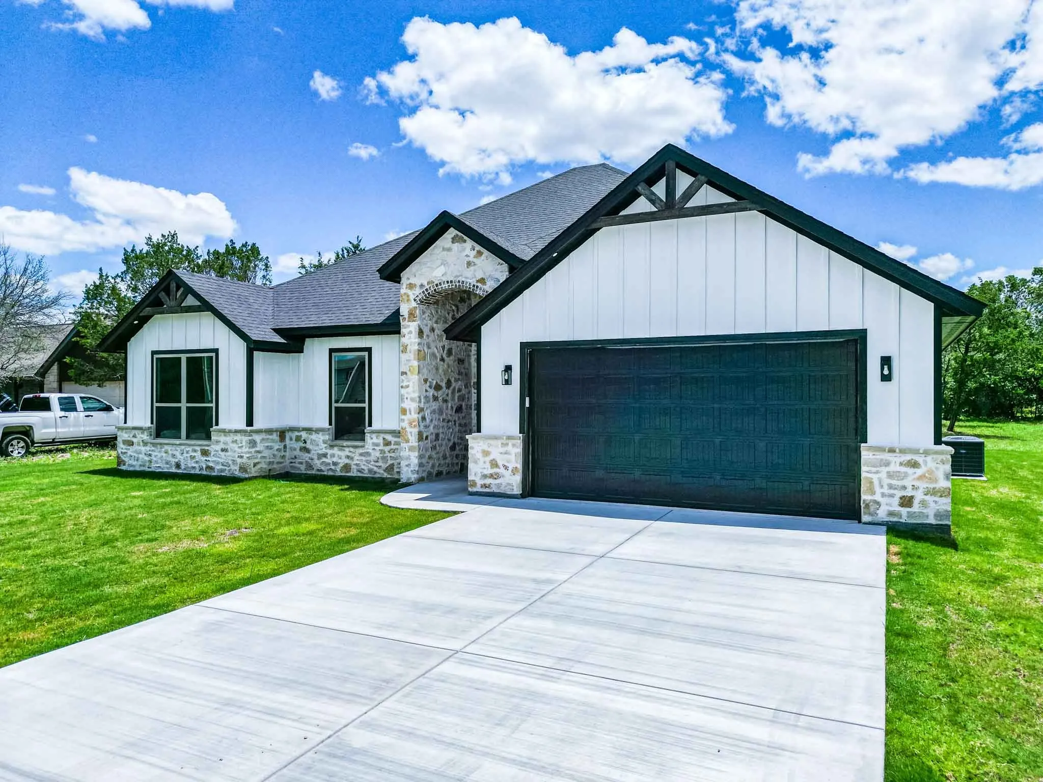 Single Family Residence For Sale in Hood County , 1509 Anaconda Trail, Granbury, Texas 76048, 4 Bedroom, 2 Bathroom, 2 Garage spaces, 1,916 Sqft, built in 2025, mls#21144547, Real Estate Agent in Granbury, Homes For Sale in Hood county, Homes For Sale in Granbury, Realtor in Granbury Texas, Real Estate Brokerage Independent Realty Texas, Luminita Cordes Realtor