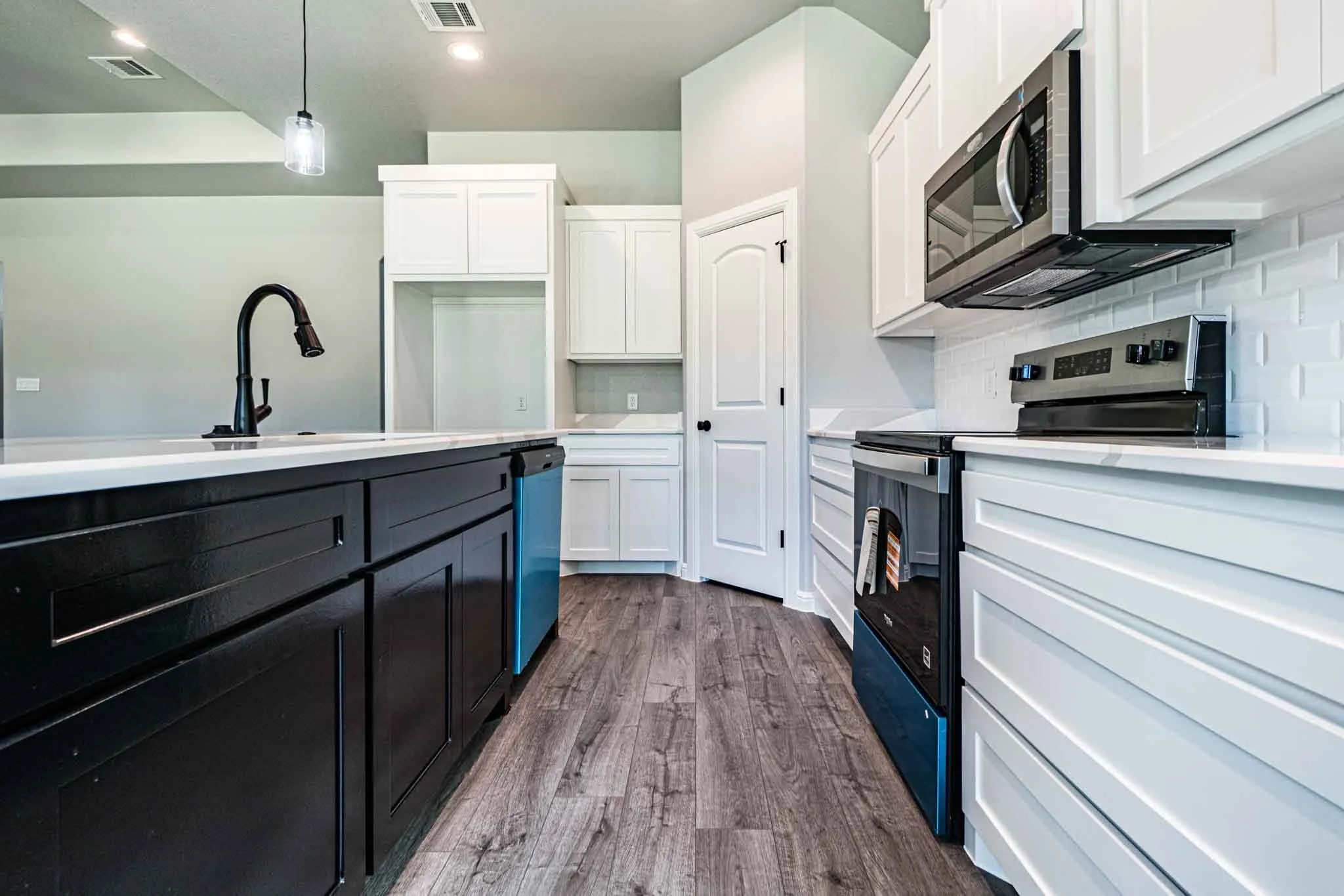 Single Family Residence For Sale in Hood County , 1509 Anaconda Trail, Granbury, Texas 76048, 4 Bedroom, 2 Bathroom, 2 Garage spaces, 1,916 Sqft, built in 2025, mls#21144547, Real Estate Agent in Granbury, Homes For Sale in Hood county, Homes For Sale in Granbury, Realtor in Granbury Texas, Real Estate Brokerage Independent Realty Texas, Luminita Cordes Realtor