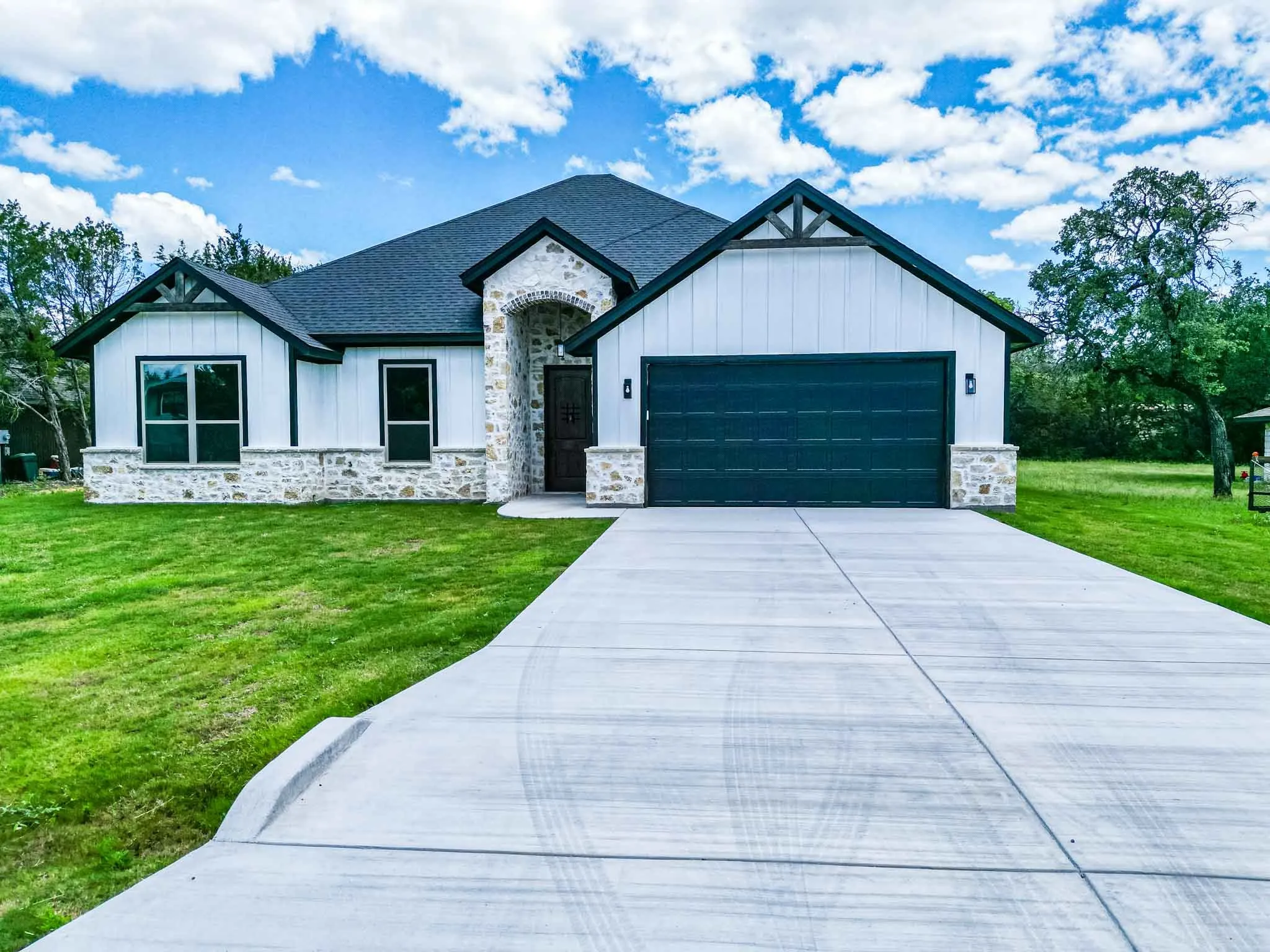 Single Family Residence For Sale in Hood County , 1509 Anaconda Trail, Granbury, Texas 76048, 4 Bedroom, 2 Bathroom, 2 Garage spaces, 1,916 Sqft, built in 2025, mls#21144547, Real Estate Agent in Granbury, Homes For Sale in Hood county, Homes For Sale in Granbury, Realtor in Granbury Texas, Real Estate Brokerage Independent Realty Texas, Luminita Cordes Realtor