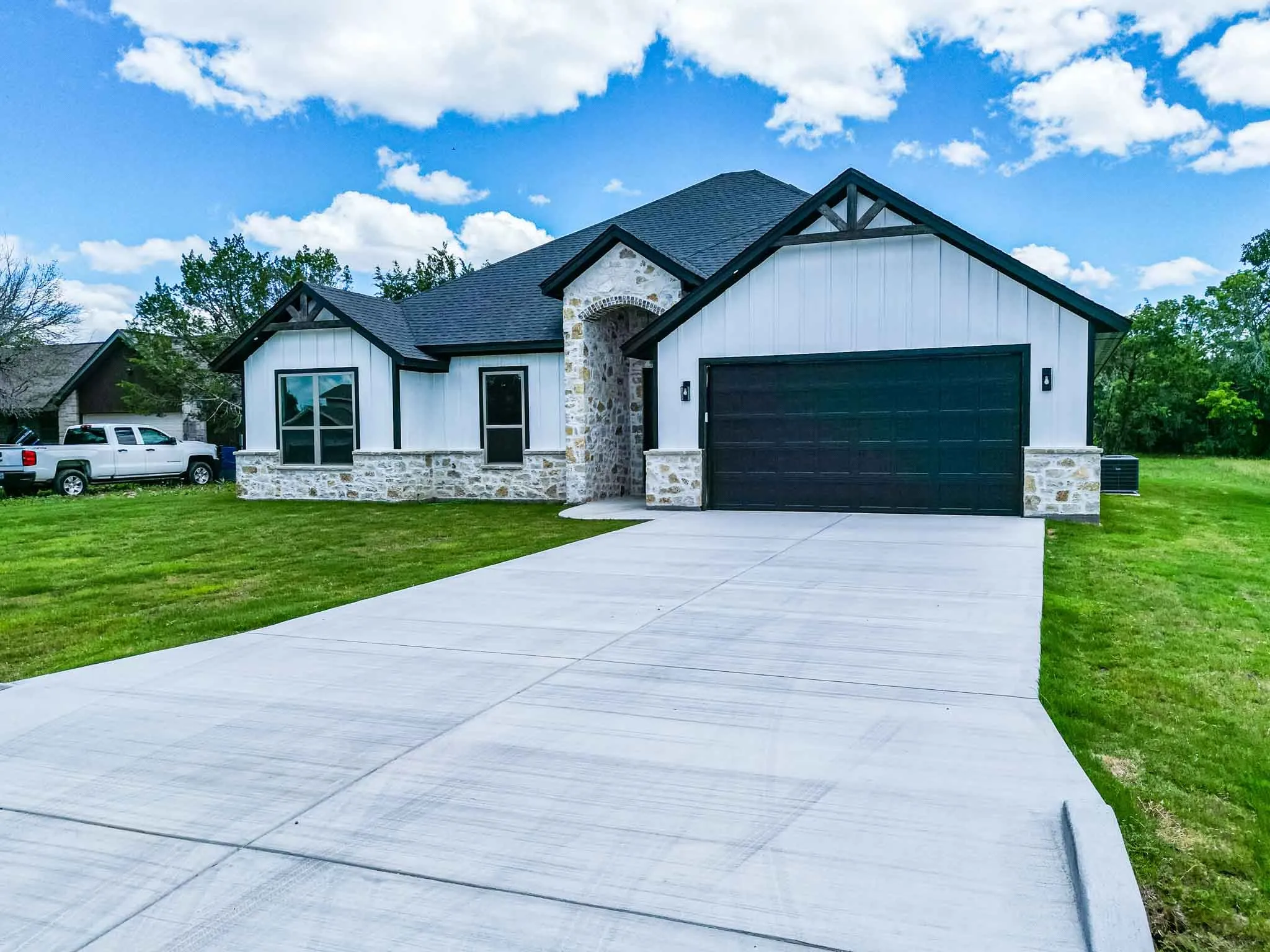 Single Family Residence For Sale in Hood County , 1509 Anaconda Trail, Granbury, Texas 76048, 4 Bedroom, 2 Bathroom, 2 Garage spaces, 1,916 Sqft, built in 2025, mls#21144547, Real Estate Agent in Granbury, Homes For Sale in Hood county, Homes For Sale in Granbury, Realtor in Granbury Texas, Real Estate Brokerage Independent Realty Texas, Luminita Cordes Realtor