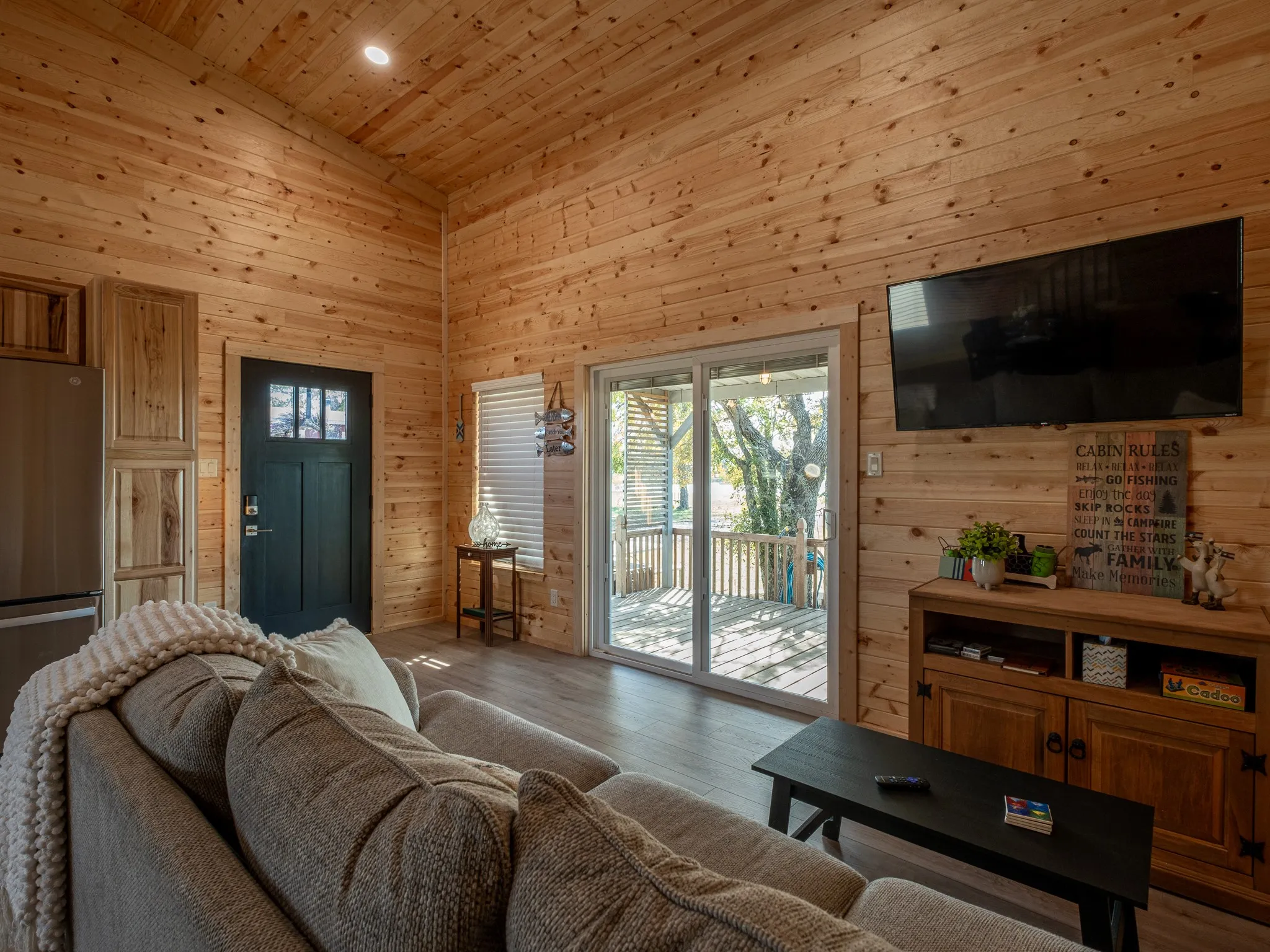 Charming Lakefront Cabin located on Lake leon complete with 3 RV Hookups, private boat ramp, dock, and 3 full bedrooms! #lakeleon #lakefront #lakeliving #waterfront #airbnb #incomeproducing #lakecabin