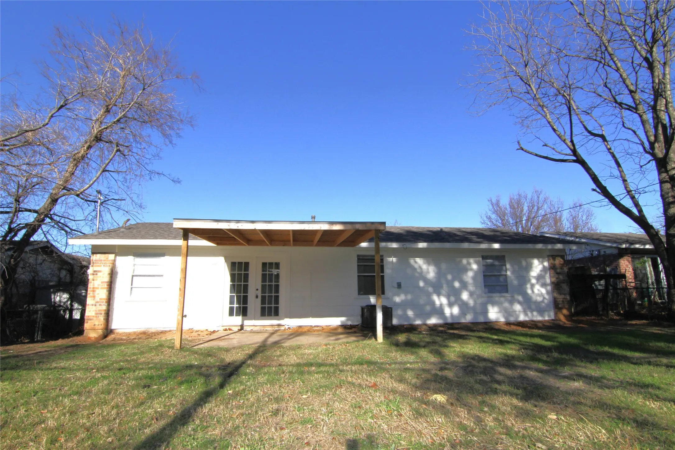 Single Family Residence For Sale in Dallas County , 9830 BLUFFCREEK Drive, Dallas, Texas 75227, 3 Bedroom, 2 Bathroom, Garage spaces, 1,377 Sqft, built in 1971, Preowned, mls#21146444, Real Estate Agent in Dallas, Homes For Sale in Dallas county, Homes For Sale in Dallas, Realtor in Dallas Texas, Real Estate Brokerage Independent Realty Texas, Luminita Cordes Realtor