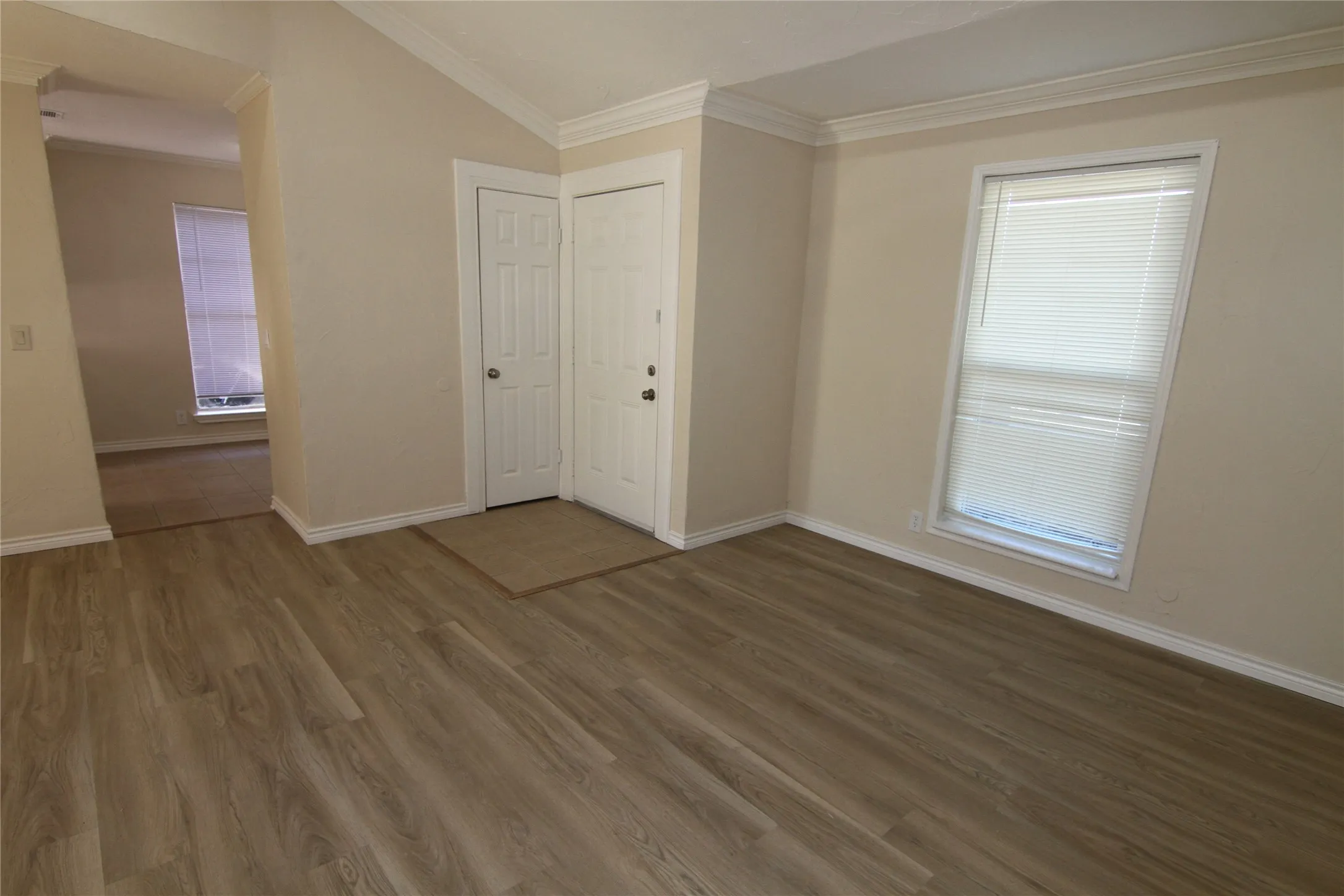 Single Family Residence For Sale in Dallas County , 9830 BLUFFCREEK Drive, Dallas, Texas 75227, 3 Bedroom, 2 Bathroom, Garage spaces, 1,377 Sqft, built in 1971, Preowned, mls#21146444, Real Estate Agent in Dallas, Homes For Sale in Dallas county, Homes For Sale in Dallas, Realtor in Dallas Texas, Real Estate Brokerage Independent Realty Texas, Luminita Cordes Realtor