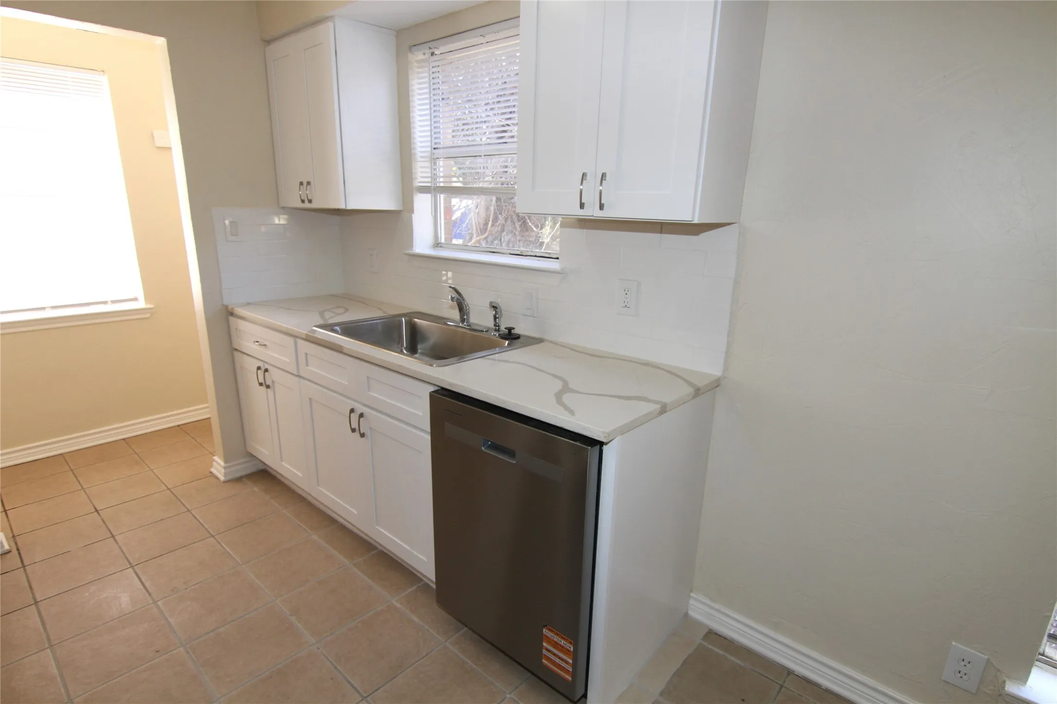Single Family Residence For Sale in Dallas County , 9830 BLUFFCREEK Drive, Dallas, Texas 75227, 3 Bedroom, 2 Bathroom, Garage spaces, 1,377 Sqft, built in 1971, Preowned, mls#21146444, Real Estate Agent in Dallas, Homes For Sale in Dallas county, Homes For Sale in Dallas, Realtor in Dallas Texas, Real Estate Brokerage Independent Realty Texas, Luminita Cordes Realtor