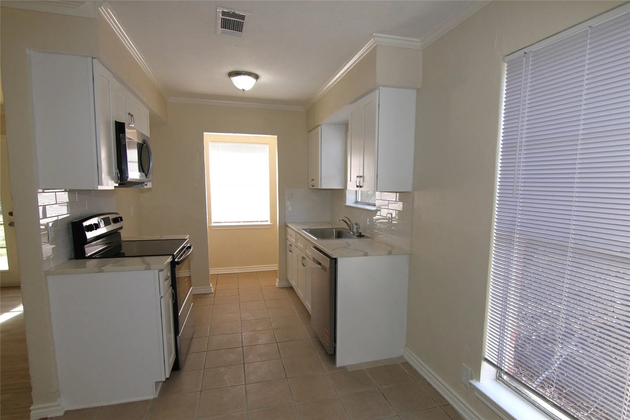 Single Family Residence For Sale in Dallas County , 9830 BLUFFCREEK Drive, Dallas, Texas 75227, 3 Bedroom, 2 Bathroom, Garage spaces, 1,377 Sqft, built in 1971, Preowned, mls#21146444, Real Estate Agent in Dallas, Homes For Sale in Dallas county, Homes For Sale in Dallas, Realtor in Dallas Texas, Real Estate Brokerage Independent Realty Texas, Luminita Cordes Realtor