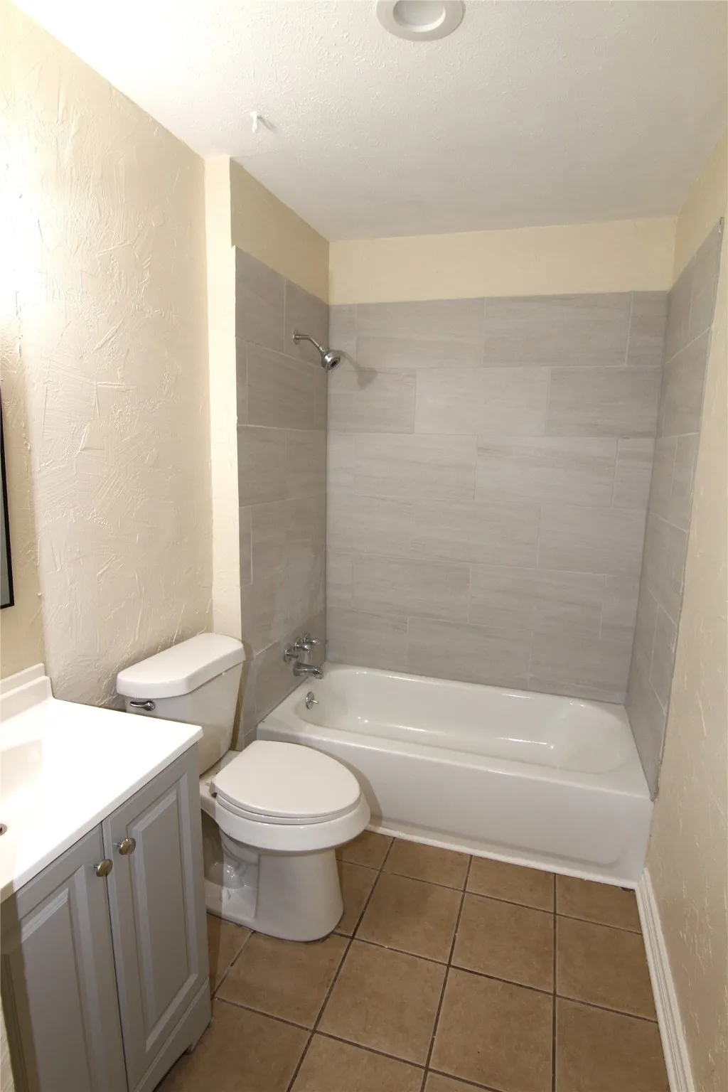 Single Family Residence For Sale in Dallas County , 9830 BLUFFCREEK Drive, Dallas, Texas 75227, 3 Bedroom, 2 Bathroom, Garage spaces, 1,377 Sqft, built in 1971, Preowned, mls#21146444, Real Estate Agent in Dallas, Homes For Sale in Dallas county, Homes For Sale in Dallas, Realtor in Dallas Texas, Real Estate Brokerage Independent Realty Texas, Luminita Cordes Realtor