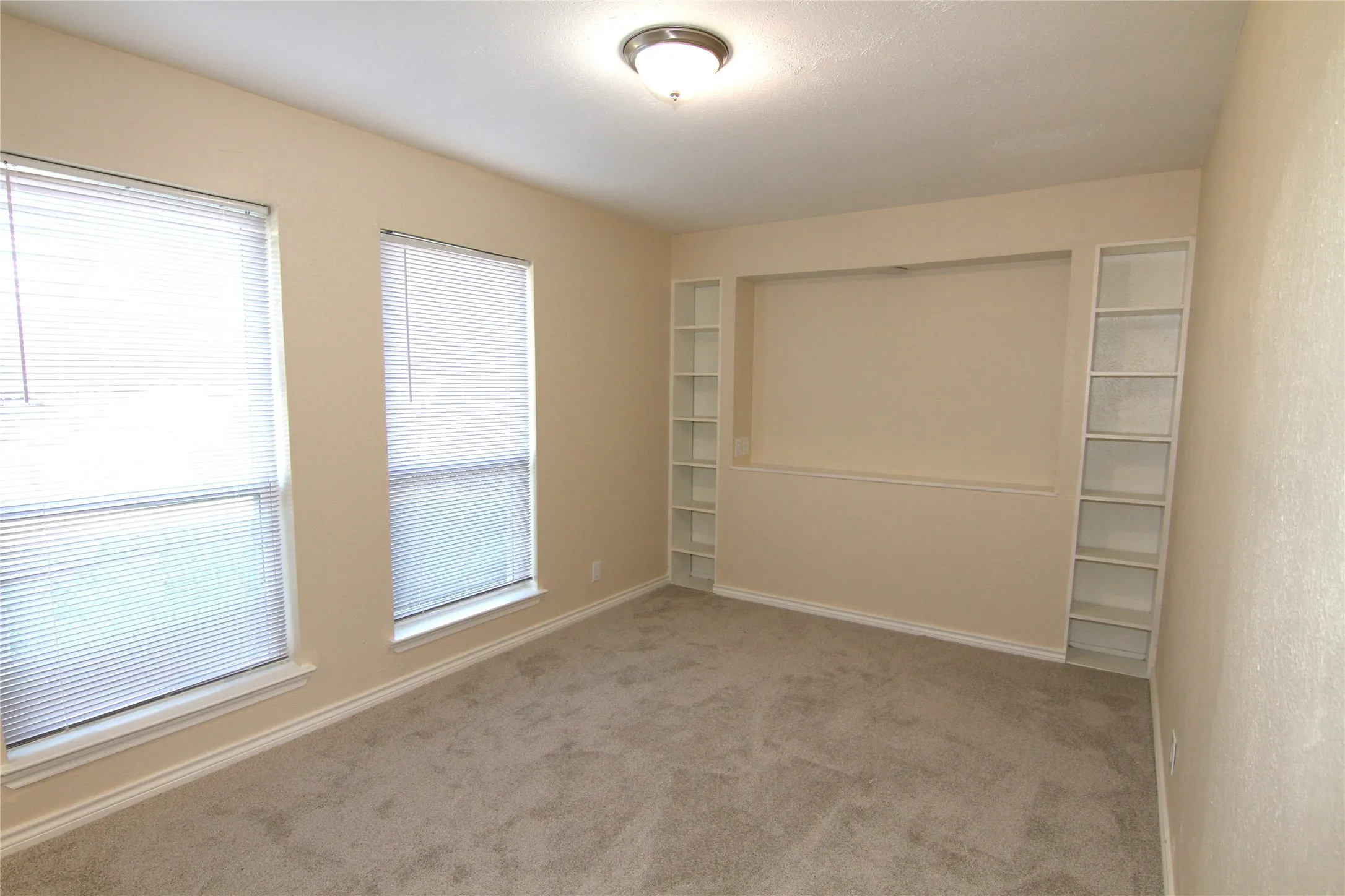 Single Family Residence For Sale in Dallas County , 9830 BLUFFCREEK Drive, Dallas, Texas 75227, 3 Bedroom, 2 Bathroom, Garage spaces, 1,377 Sqft, built in 1971, Preowned, mls#21146444, Real Estate Agent in Dallas, Homes For Sale in Dallas county, Homes For Sale in Dallas, Realtor in Dallas Texas, Real Estate Brokerage Independent Realty Texas, Luminita Cordes Realtor