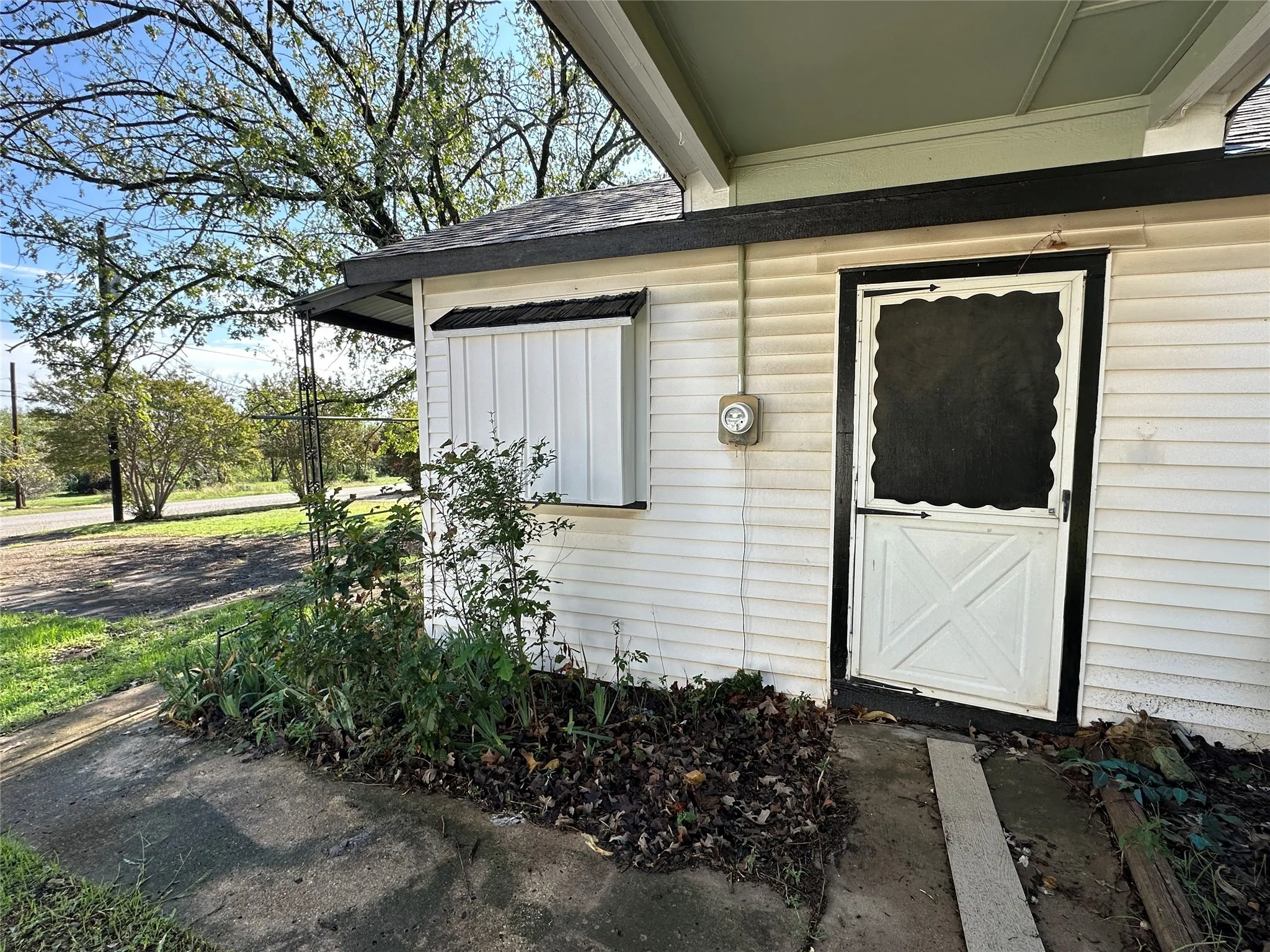 Single Family Residence For Sale in Hamilton County , 716 N Mesquite Street, Hico, Texas 76457, 3 Bedrooms, 2 Bathrooms, Garage spaces, 1,352 Sqft, built in 1895, Price $284,900, mls#21146547, Real Estate Agent in Hico, Homes For Sale in Hamilton county, Homes For Sale in Hico, Realtor in Hico Texas, Real Estate Brokerage Independent Realty Texas, Luminita Cordes Realtor