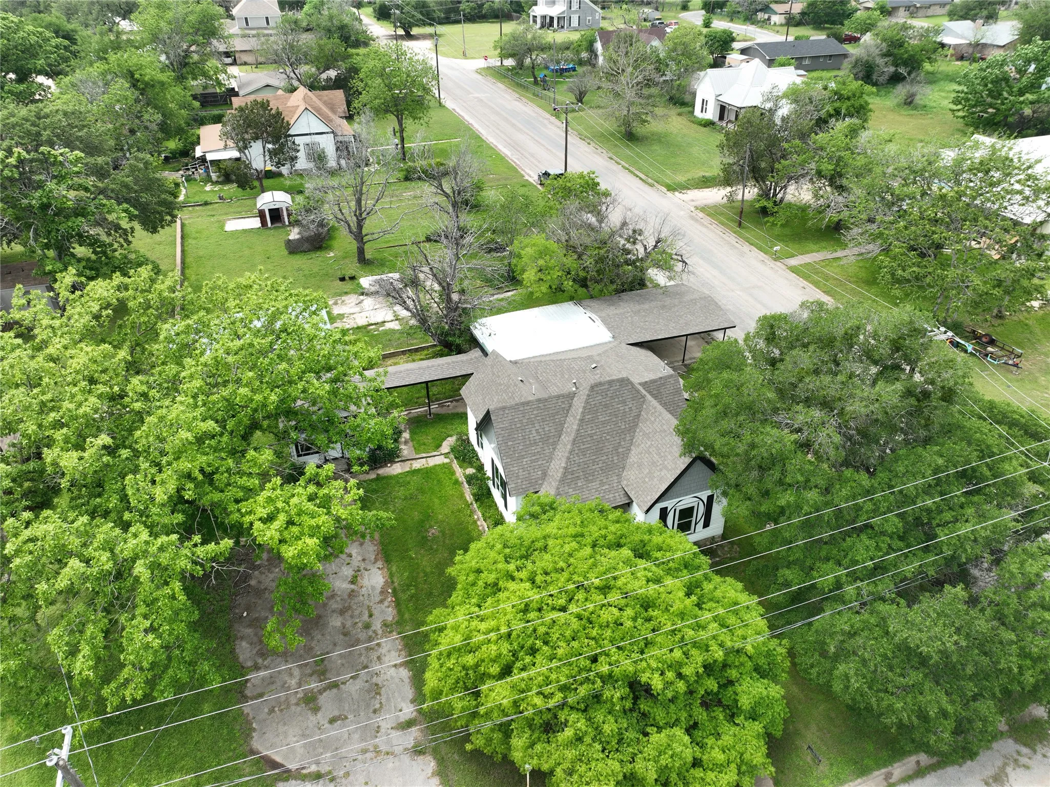 Single Family Residence For Sale in Hamilton County , 716 N Mesquite Street, Hico, Texas 76457, 3 Bedrooms, 2 Bathrooms, Garage spaces, 1,352 Sqft, built in 1895, Price $284,900, mls#21146547, Real Estate Agent in Hico, Homes For Sale in Hamilton county, Homes For Sale in Hico, Realtor in Hico Texas, Real Estate Brokerage Independent Realty Texas, Luminita Cordes Realtor