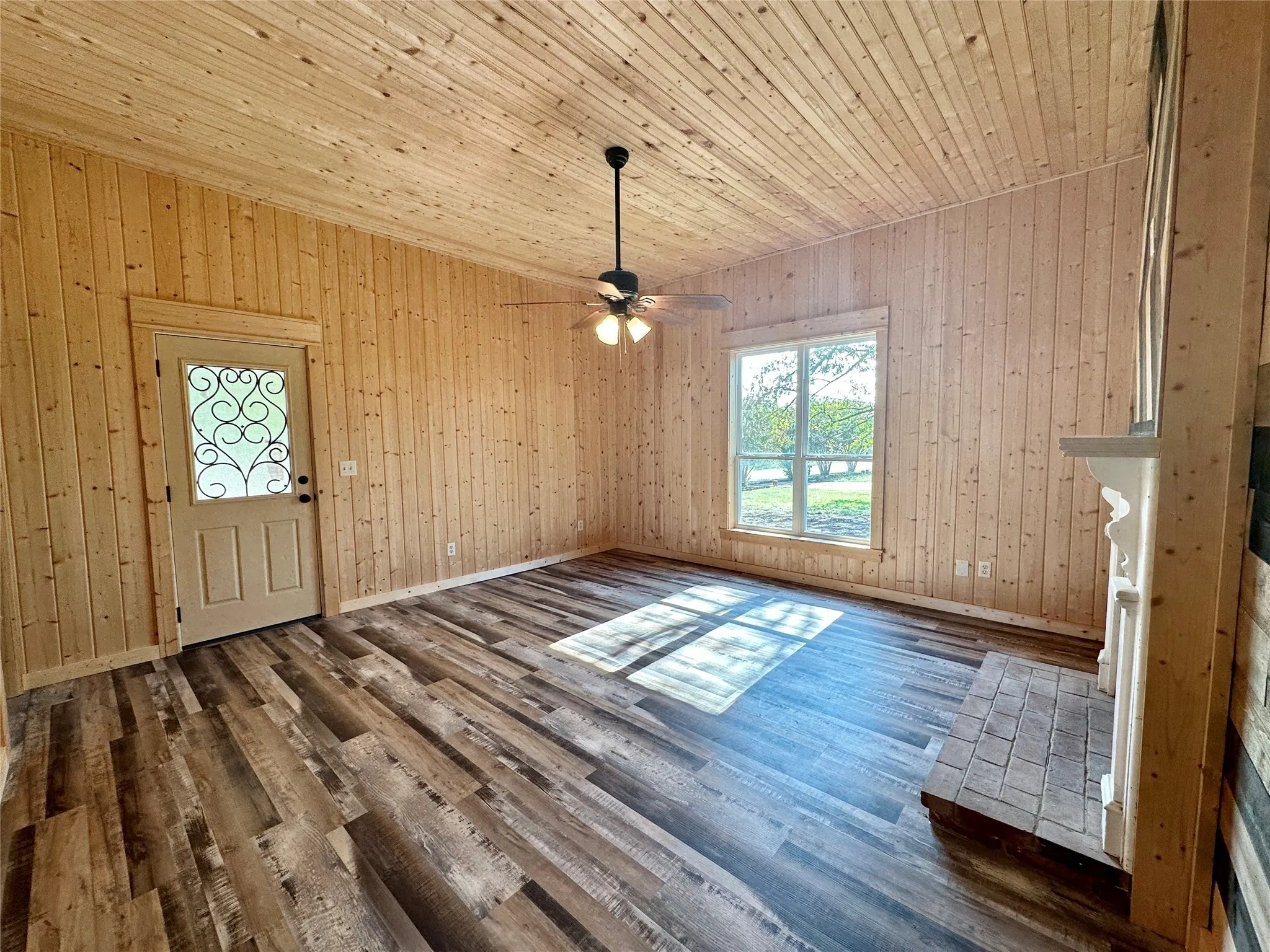 Single Family Residence For Sale in Hamilton County , 716 N Mesquite Street, Hico, Texas 76457, 3 Bedrooms, 2 Bathrooms, Garage spaces, 1,352 Sqft, built in 1895, Price $284,900, mls#21146547, Real Estate Agent in Hico, Homes For Sale in Hamilton county, Homes For Sale in Hico, Realtor in Hico Texas, Real Estate Brokerage Independent Realty Texas, Luminita Cordes Realtor