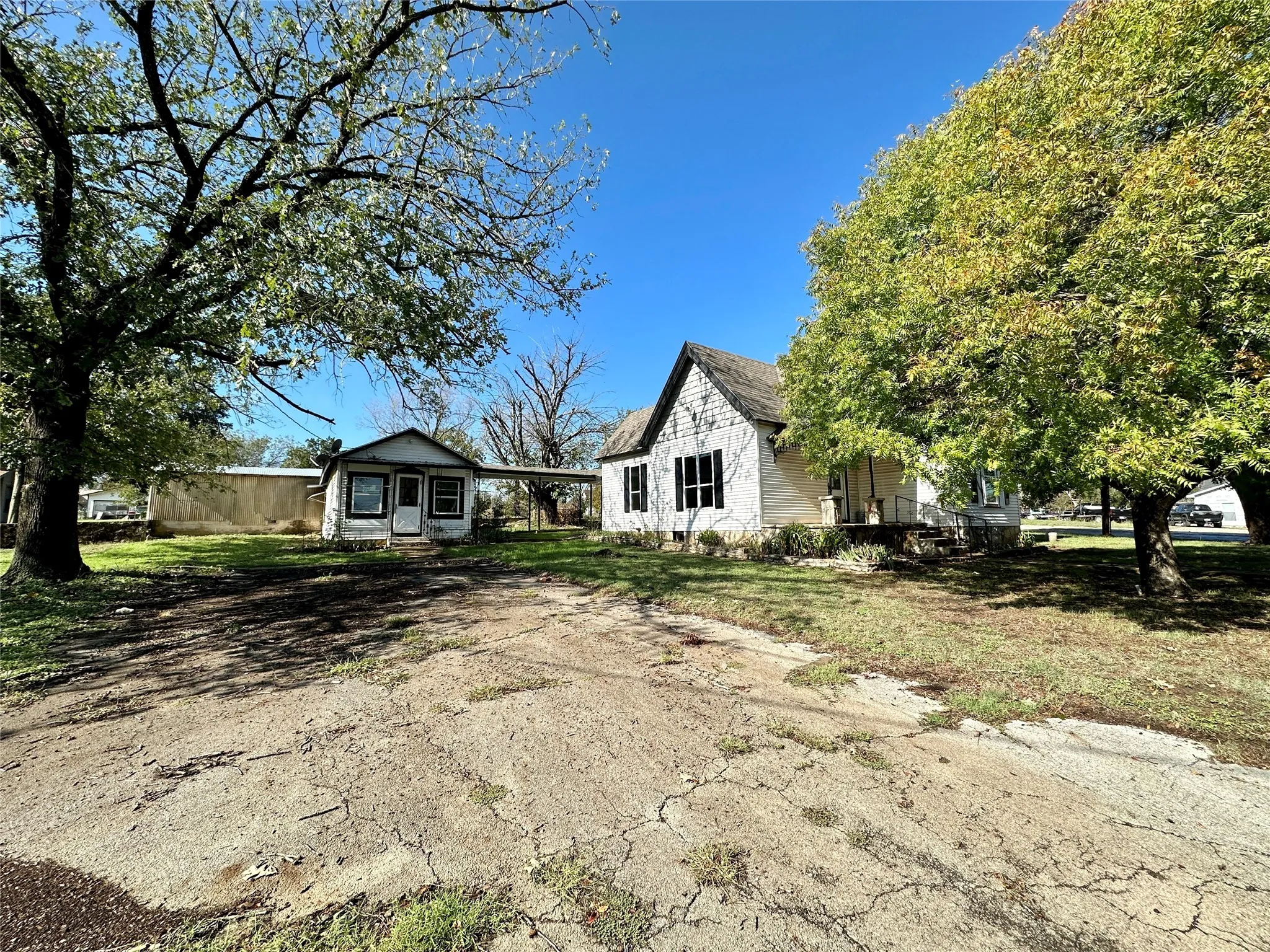 Single Family Residence For Sale in Hamilton County , 716 N Mesquite Street, Hico, Texas 76457, 3 Bedrooms, 2 Bathrooms, Garage spaces, 1,352 Sqft, built in 1895, Price $284,900, mls#21146547, Real Estate Agent in Hico, Homes For Sale in Hamilton county, Homes For Sale in Hico, Realtor in Hico Texas, Real Estate Brokerage Independent Realty Texas, Luminita Cordes Realtor