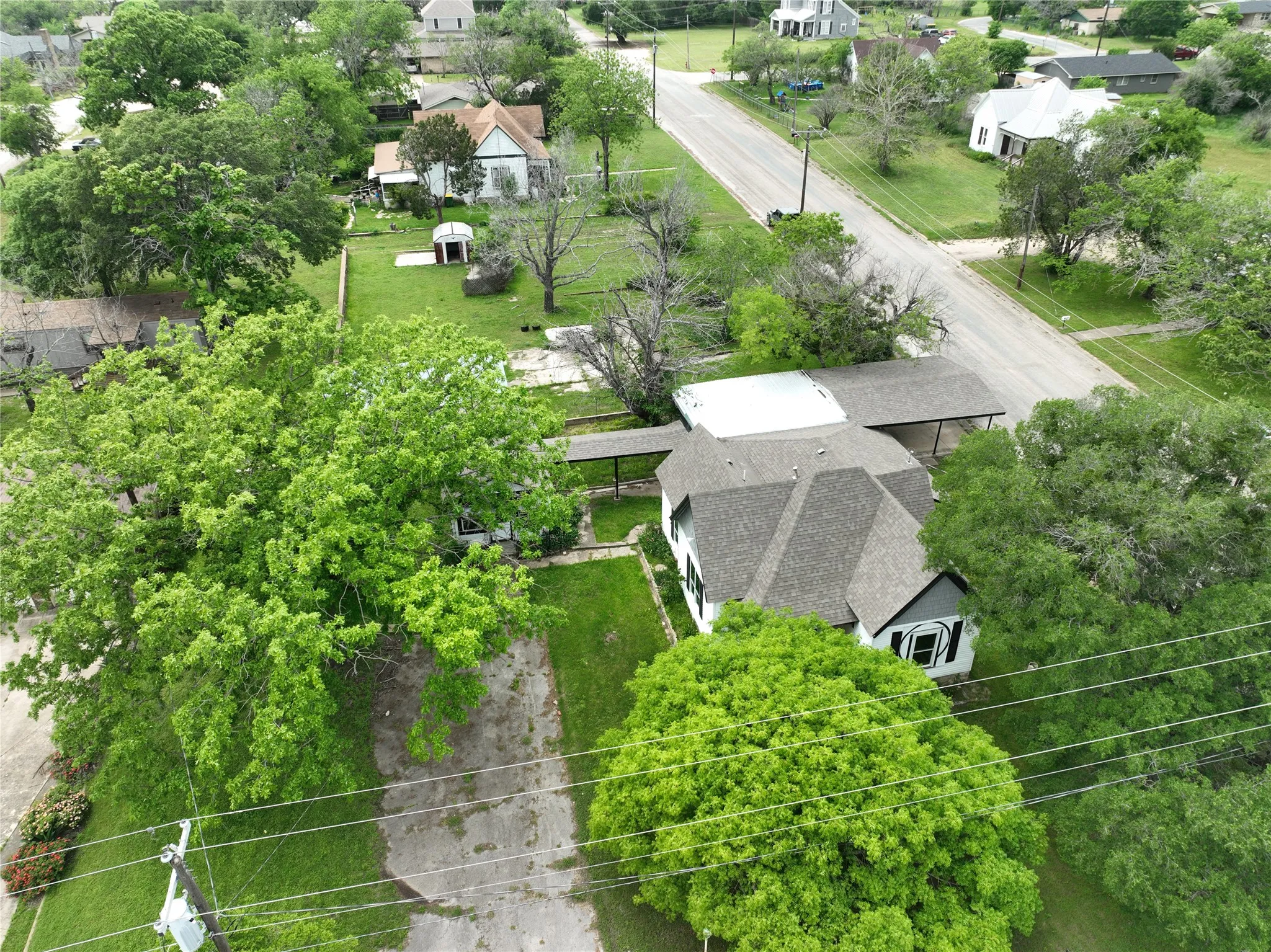 Single Family Residence For Sale in Hamilton County , 716 N Mesquite Street, Hico, Texas 76457, 3 Bedrooms, 2 Bathrooms, Garage spaces, 1,352 Sqft, built in 1895, Price $284,900, mls#21146547, Real Estate Agent in Hico, Homes For Sale in Hamilton county, Homes For Sale in Hico, Realtor in Hico Texas, Real Estate Brokerage Independent Realty Texas, Luminita Cordes Realtor