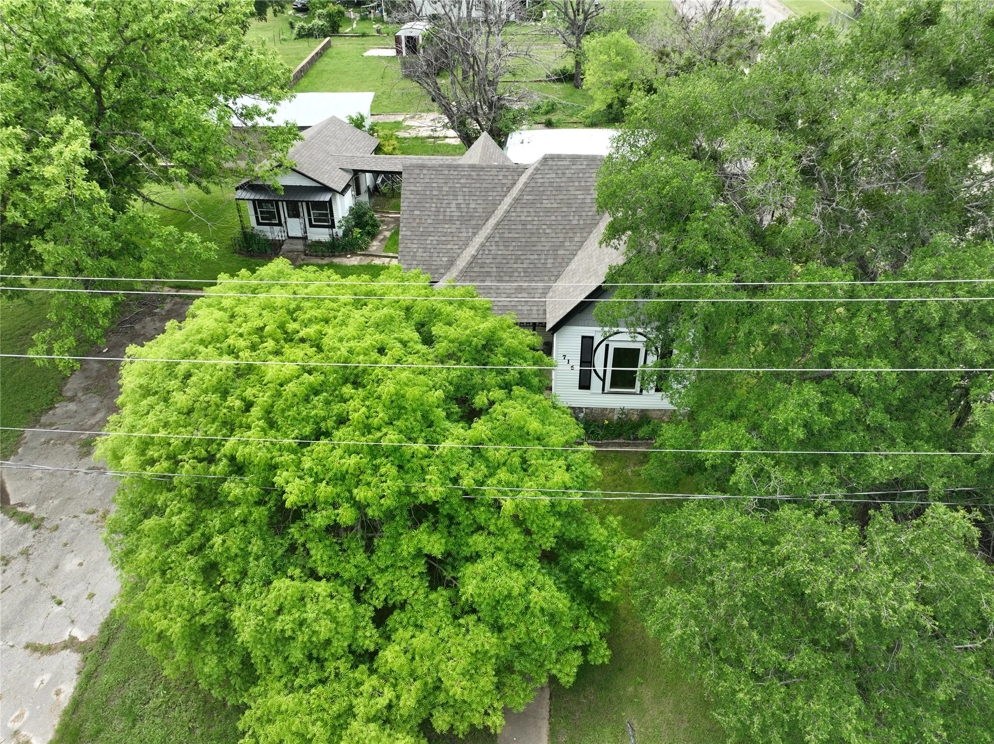 Single Family Residence For Sale in Hamilton County , 716 N Mesquite Street, Hico, Texas 76457, 3 Bedrooms, 2 Bathrooms, Garage spaces, 1,352 Sqft, built in 1895, Price $284,900, mls#21146547, Real Estate Agent in Hico, Homes For Sale in Hamilton county, Homes For Sale in Hico, Realtor in Hico Texas, Real Estate Brokerage Independent Realty Texas, Luminita Cordes Realtor