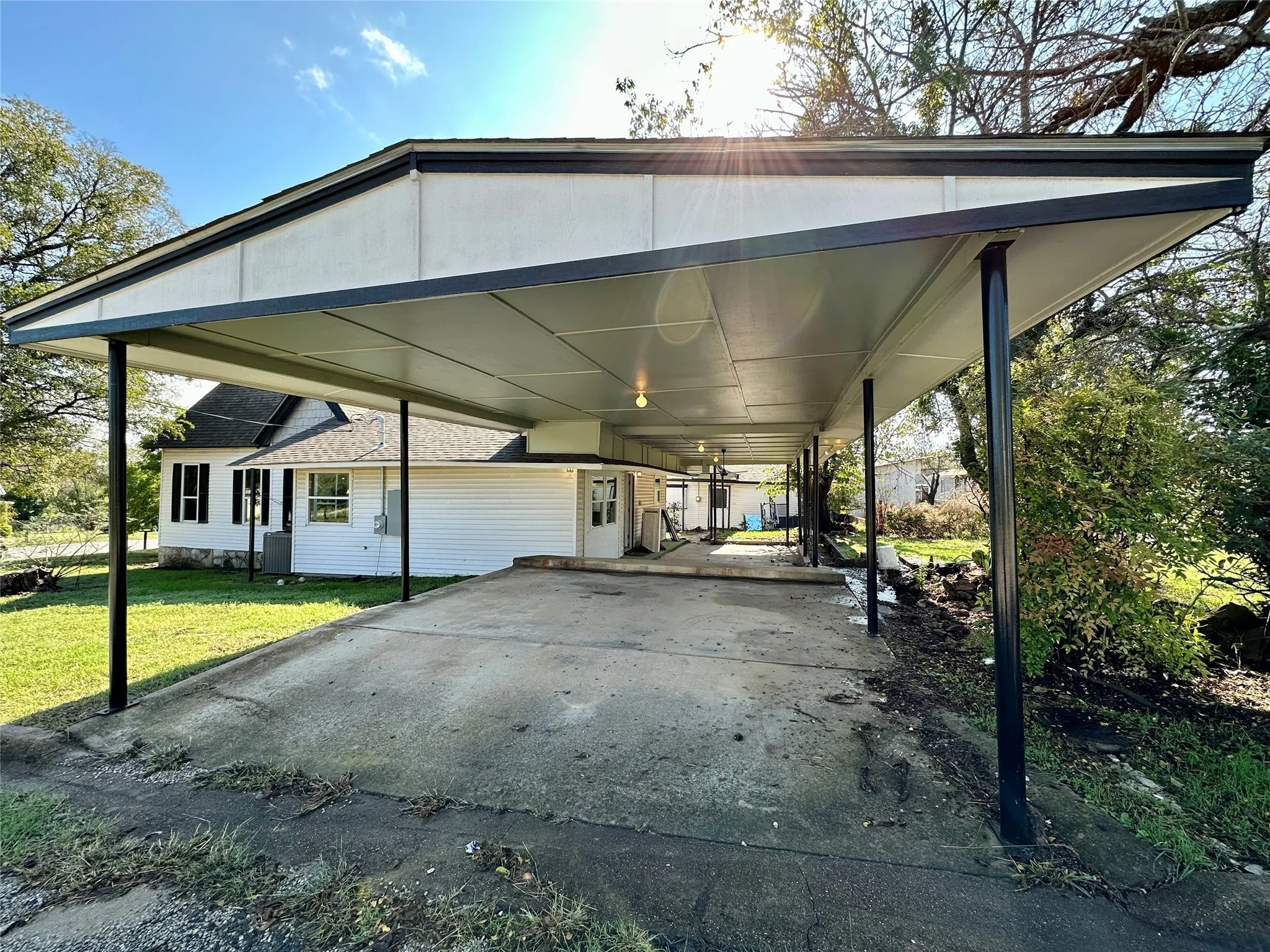 Single Family Residence For Sale in Hamilton County , 716 N Mesquite Street, Hico, Texas 76457, 3 Bedrooms, 2 Bathrooms, Garage spaces, 1,352 Sqft, built in 1895, Price $284,900, mls#21146547, Real Estate Agent in Hico, Homes For Sale in Hamilton county, Homes For Sale in Hico, Realtor in Hico Texas, Real Estate Brokerage Independent Realty Texas, Luminita Cordes Realtor