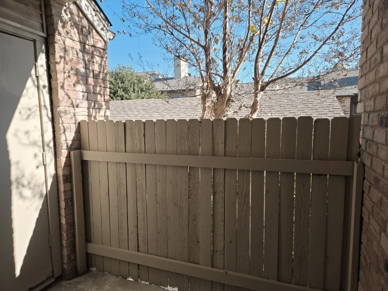 Condominium For Sale in Dallas County , 5325 Bent Tree Forest Drive 1129, Dallas, Texas 75248, 1 Bedroom, 1 Bathroom, Garage spaces, 552 Sqft, built in 1983, Preowned, mls#21144076, Real Estate Agent in Dallas, Homes For Sale in Dallas county, Homes For Sale in Dallas, Realtor in Dallas Texas, Real Estate Brokerage Independent Realty Texas, Luminita Cordes Realtor