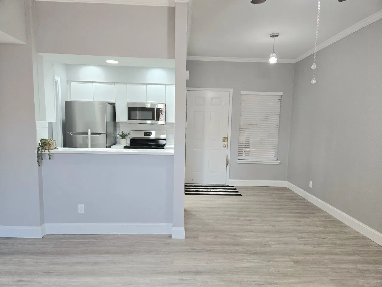 Condominium For Sale in Dallas County , 5325 Bent Tree Forest Drive 1129, Dallas, Texas 75248, 1 Bedroom, 1 Bathroom, Garage spaces, 552 Sqft, built in 1983, Preowned, mls#21144076, Real Estate Agent in Dallas, Homes For Sale in Dallas county, Homes For Sale in Dallas, Realtor in Dallas Texas, Real Estate Brokerage Independent Realty Texas, Luminita Cordes Realtor