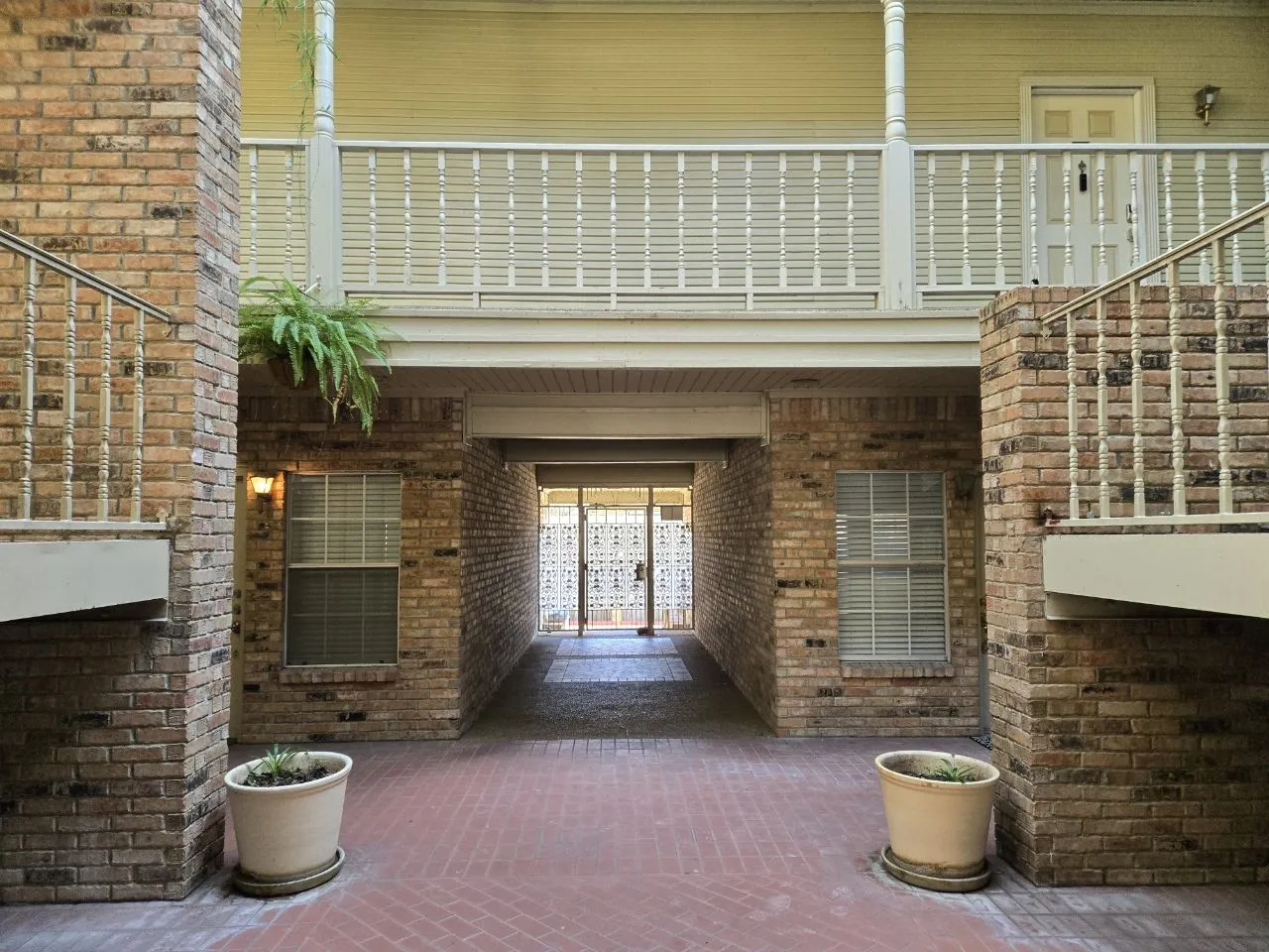 Condominium For Sale in Dallas County , 5325 Bent Tree Forest Drive 1129, Dallas, Texas 75248, 1 Bedroom, 1 Bathroom, Garage spaces, 552 Sqft, built in 1983, Preowned, mls#21144076, Real Estate Agent in Dallas, Homes For Sale in Dallas county, Homes For Sale in Dallas, Realtor in Dallas Texas, Real Estate Brokerage Independent Realty Texas, Luminita Cordes Realtor
