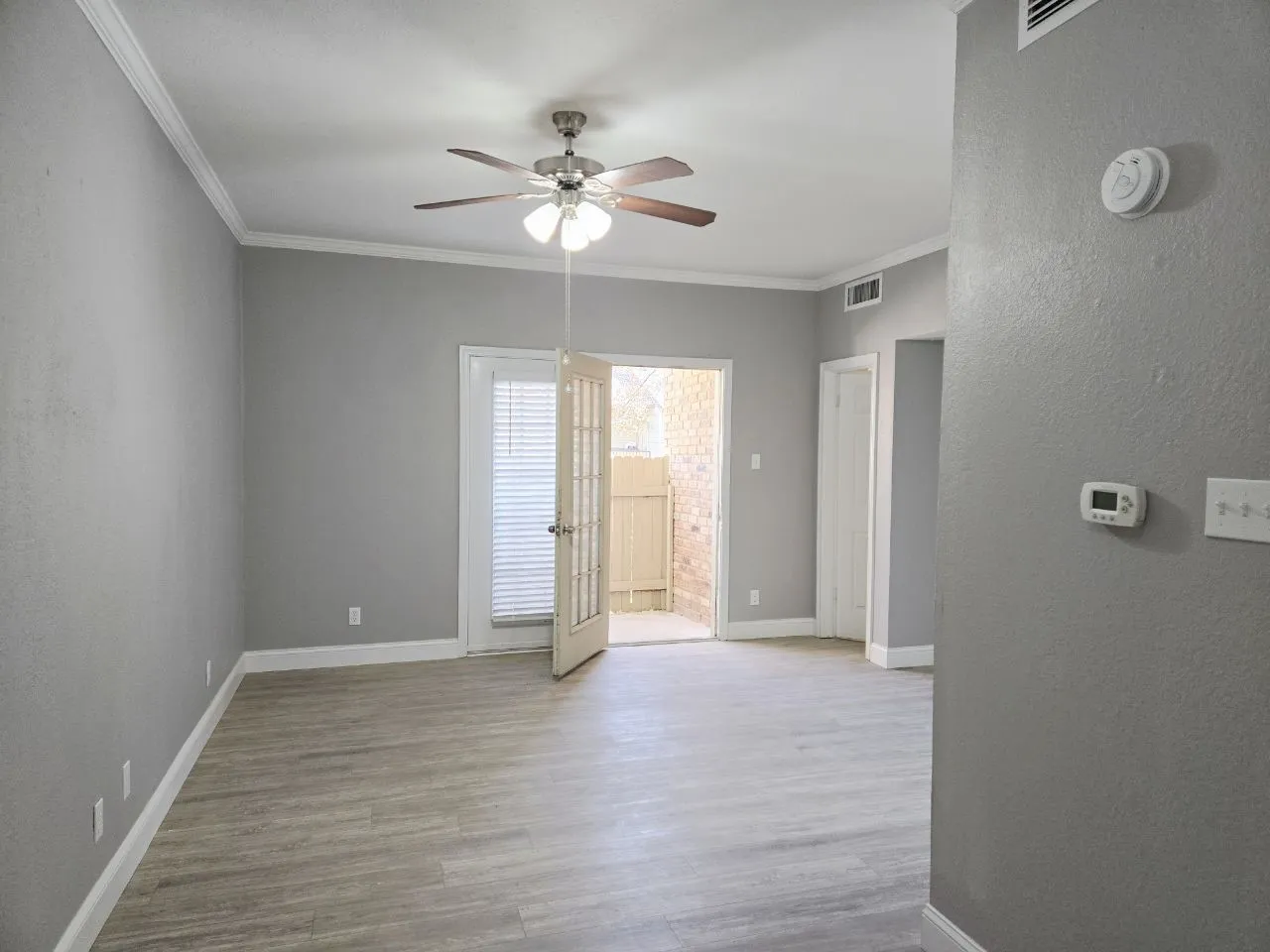 Condominium For Sale in Dallas County , 5325 Bent Tree Forest Drive 1129, Dallas, Texas 75248, 1 Bedroom, 1 Bathroom, Garage spaces, 552 Sqft, built in 1983, Preowned, mls#21144076, Real Estate Agent in Dallas, Homes For Sale in Dallas county, Homes For Sale in Dallas, Realtor in Dallas Texas, Real Estate Brokerage Independent Realty Texas, Luminita Cordes Realtor