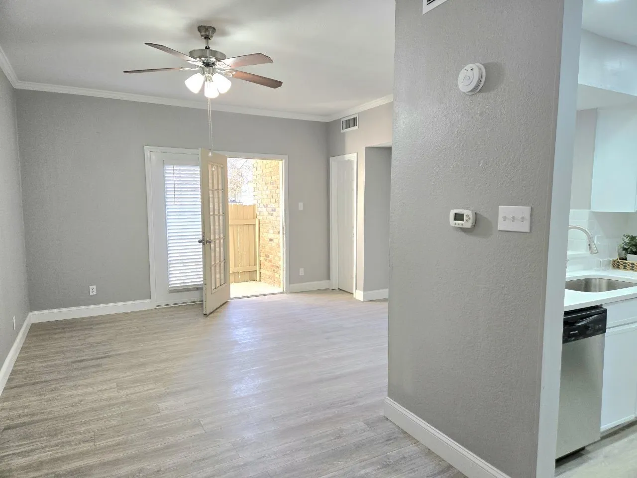 Condominium For Sale in Dallas County , 5325 Bent Tree Forest Drive 1129, Dallas, Texas 75248, 1 Bedroom, 1 Bathroom, Garage spaces, 552 Sqft, built in 1983, Preowned, mls#21144076, Real Estate Agent in Dallas, Homes For Sale in Dallas county, Homes For Sale in Dallas, Realtor in Dallas Texas, Real Estate Brokerage Independent Realty Texas, Luminita Cordes Realtor