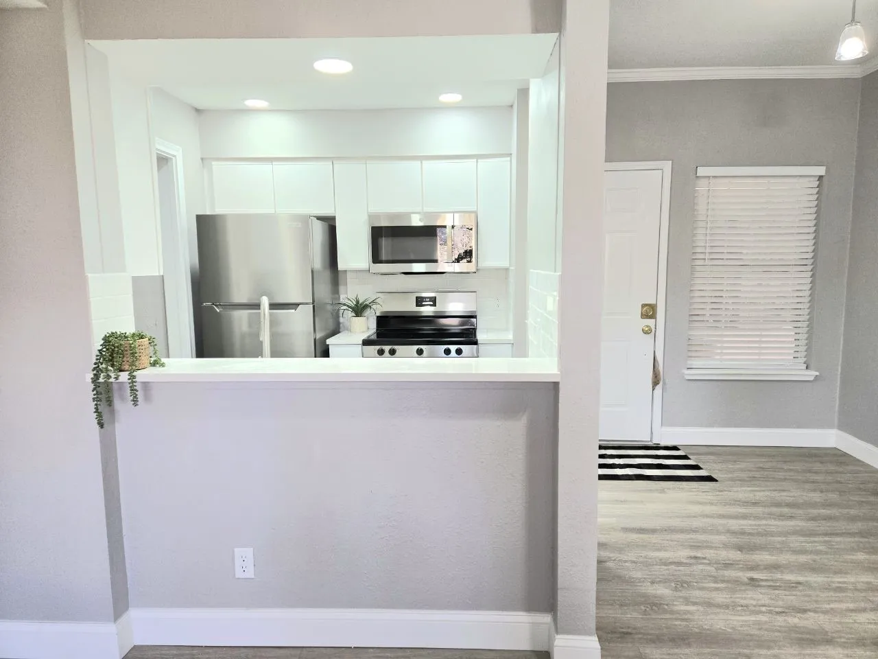 Condominium For Sale in Dallas County , 5325 Bent Tree Forest Drive 1129, Dallas, Texas 75248, 1 Bedroom, 1 Bathroom, Garage spaces, 552 Sqft, built in 1983, Preowned, mls#21144076, Real Estate Agent in Dallas, Homes For Sale in Dallas county, Homes For Sale in Dallas, Realtor in Dallas Texas, Real Estate Brokerage Independent Realty Texas, Luminita Cordes Realtor
