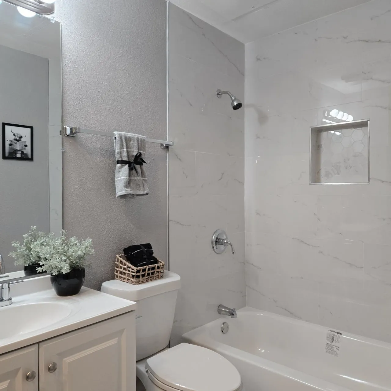 Condominium For Sale in Dallas County , 5325 Bent Tree Forest Drive 1129, Dallas, Texas 75248, 1 Bedroom, 1 Bathroom, Garage spaces, 552 Sqft, built in 1983, Preowned, mls#21144076, Real Estate Agent in Dallas, Homes For Sale in Dallas county, Homes For Sale in Dallas, Realtor in Dallas Texas, Real Estate Brokerage Independent Realty Texas, Luminita Cordes Realtor